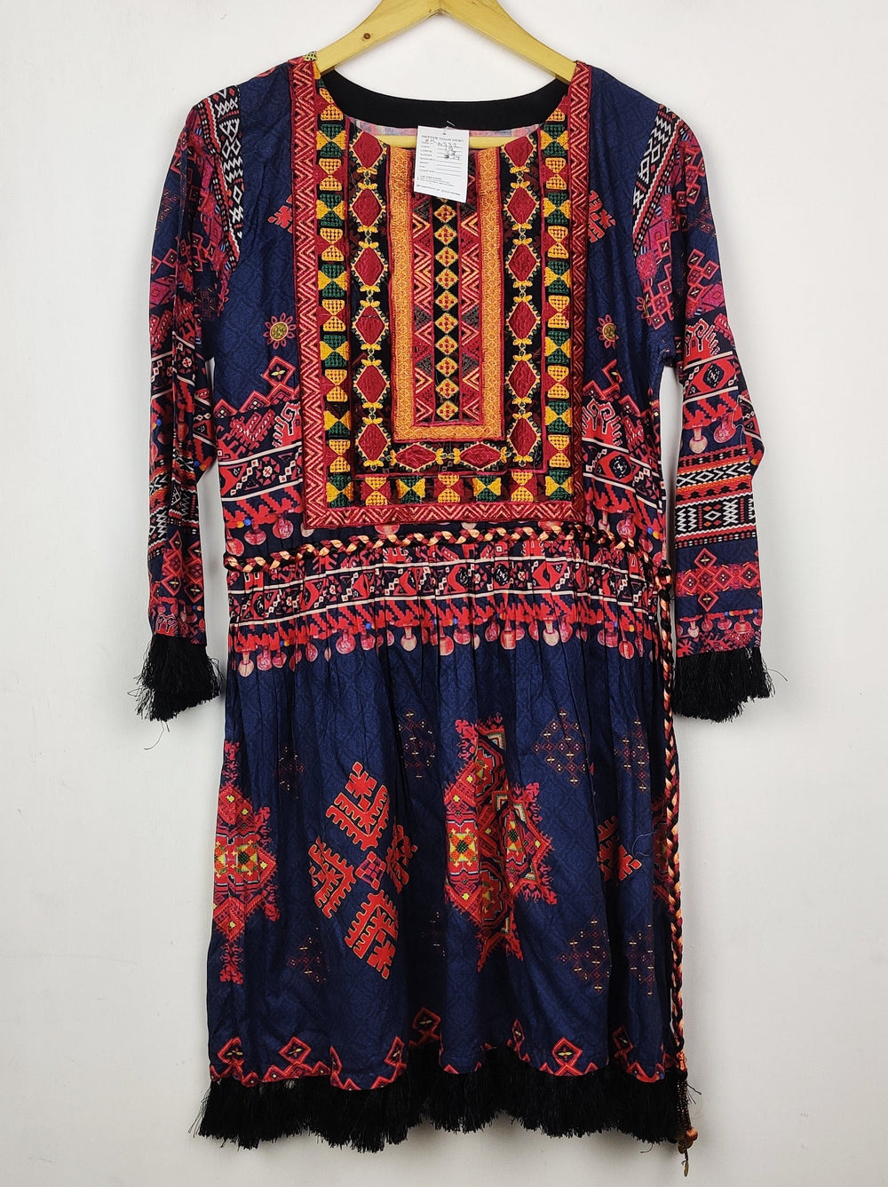 Buy online pre-used pre-loved 100% authentic & Original branded Unknown Brand (BK-6532) available in Pakistan. Top international brands avilable.