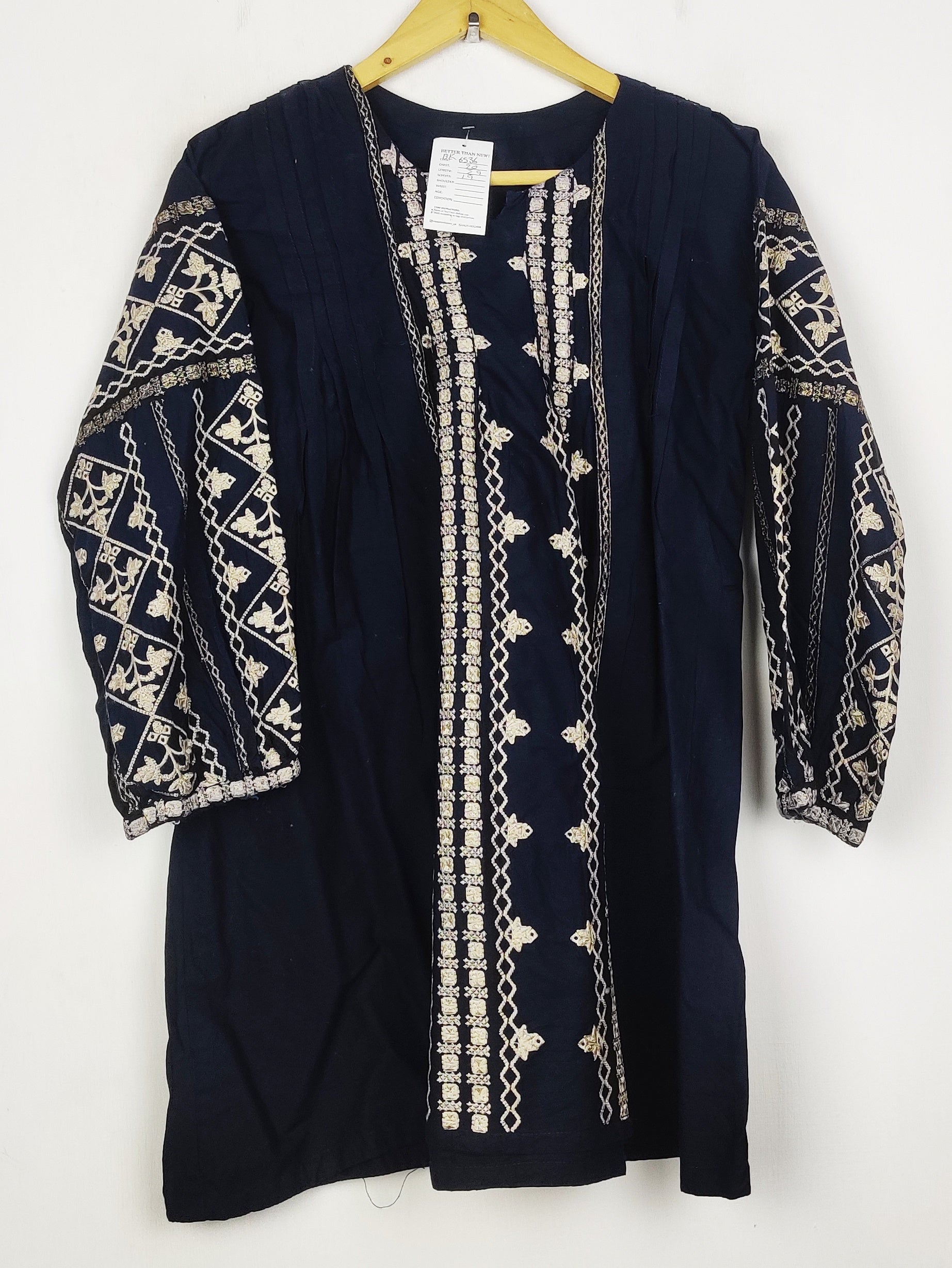 Buy online pre-used pre-loved 100% authentic & Original branded Unknown Brand (BK-6536) available in Pakistan. Top international brands avilable.
