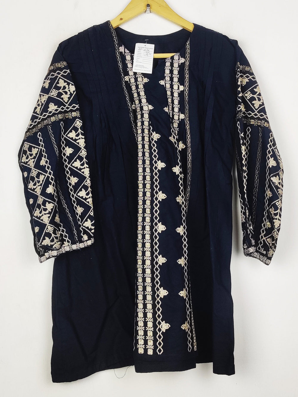 Buy online pre-used pre-loved 100% authentic & Original branded Unknown Brand (BK-6536) available in Pakistan. Top international brands avilable.
