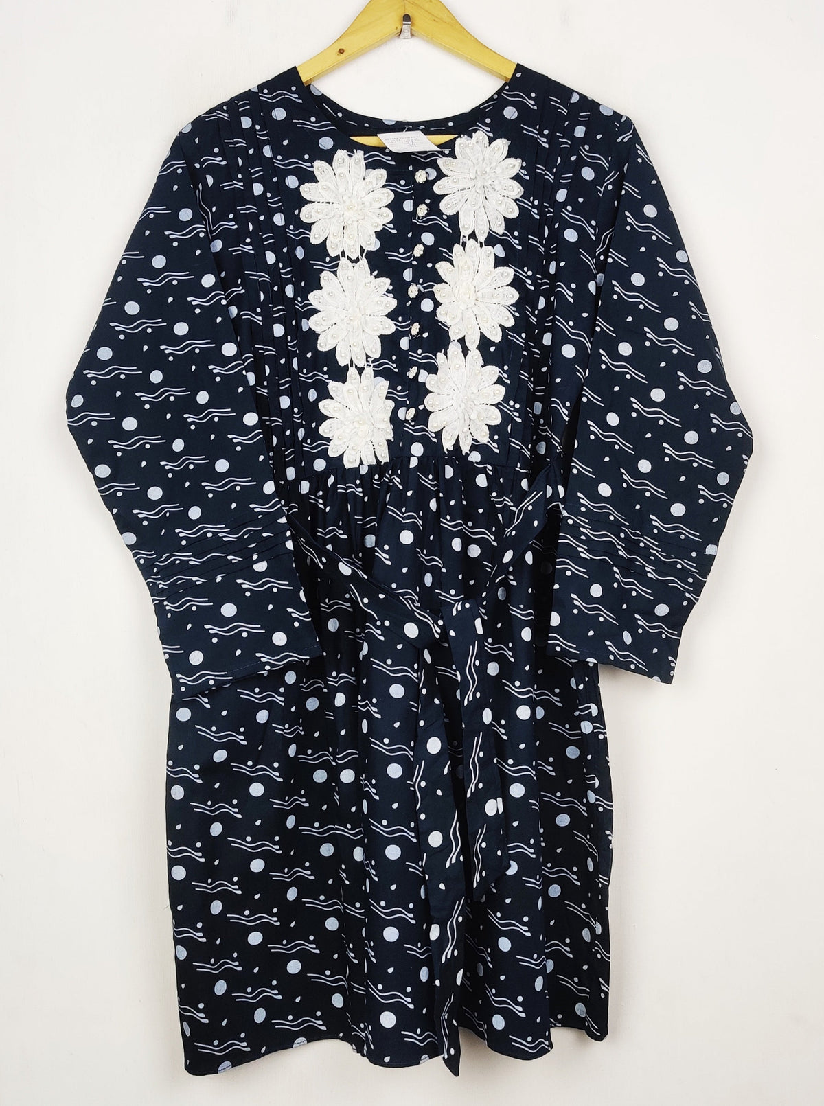Buy online pre-used pre-loved 100% authentic & Original branded Unknown Brand (BK-6538) available in Pakistan. Top international brands avilable.