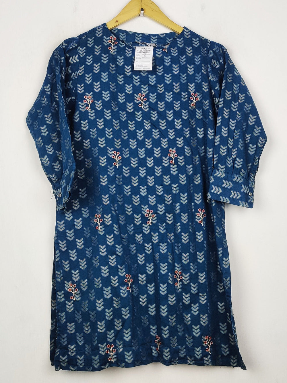Buy online pre-used pre-loved 100% authentic & Original branded Mak (BK-6546) available in Pakistan. Top international brands avilable.