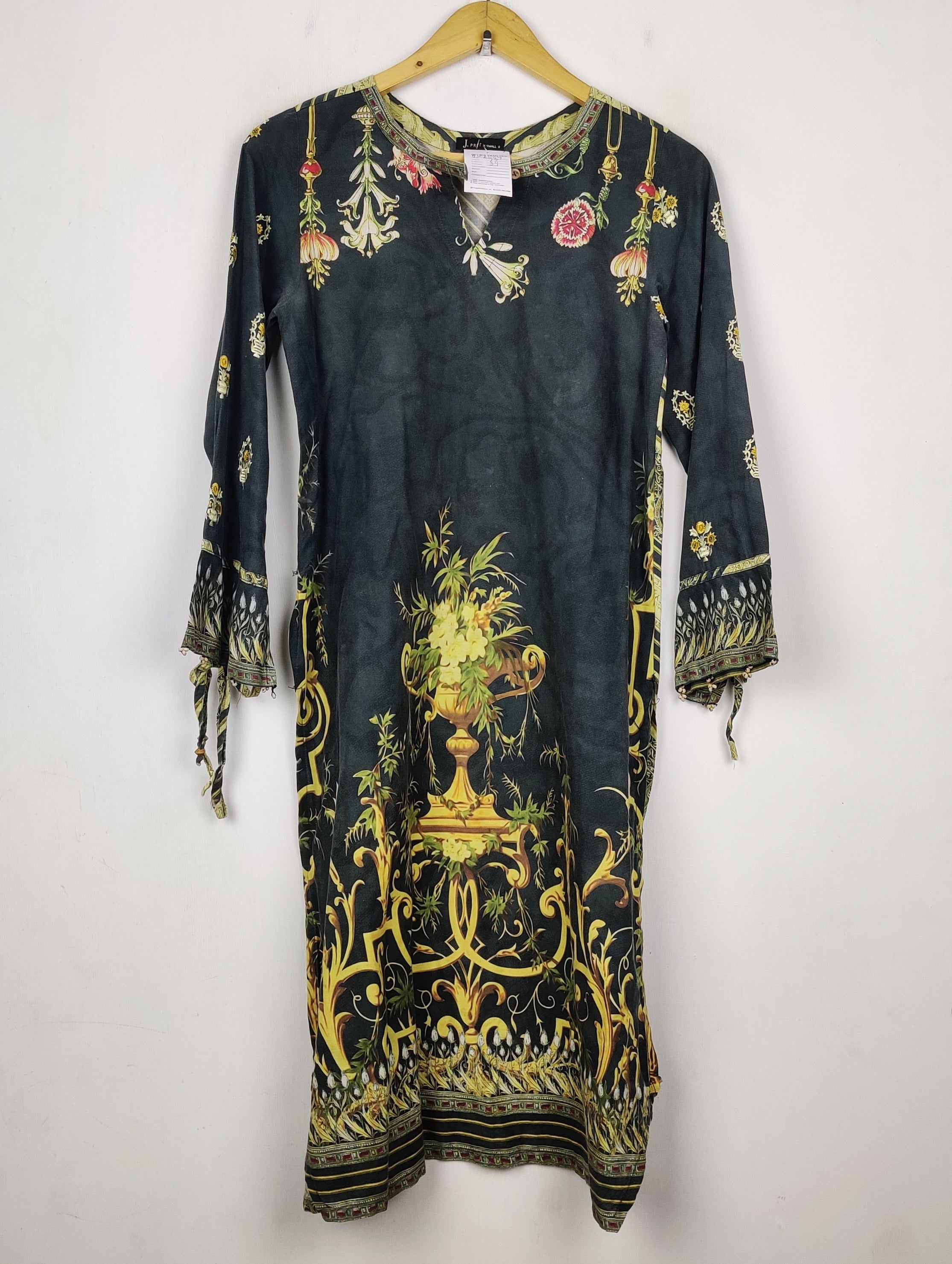 Buy online pre-used pre-loved 100% authentic & Original branded J. Pret (BK-6554) available in Pakistan. Top international brands avilable.