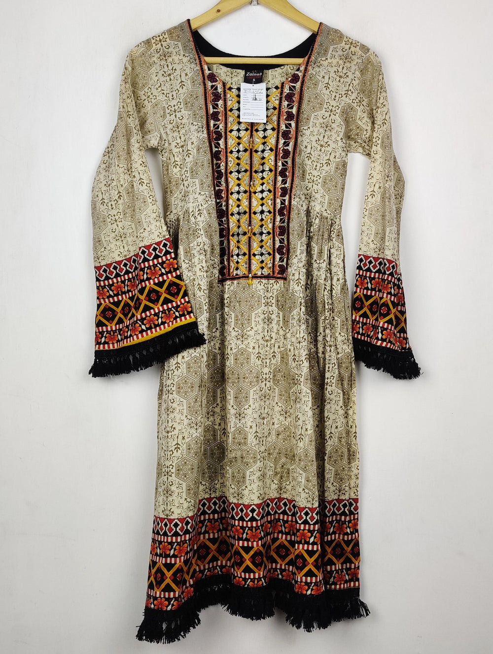 Buy online pre-used pre-loved 100% authentic & Original branded Zainab (BK-6556) available in Pakistan. Top international brands avilable.