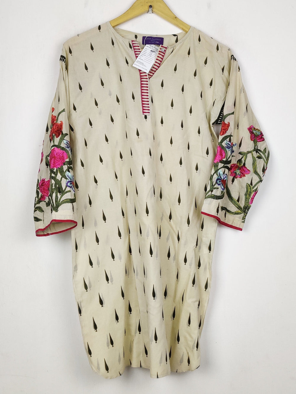 Buy online pre-used pre-loved 100% authentic & Original branded Sana Safinaz (BK-6561) available in Pakistan. Top international brands avilable.
