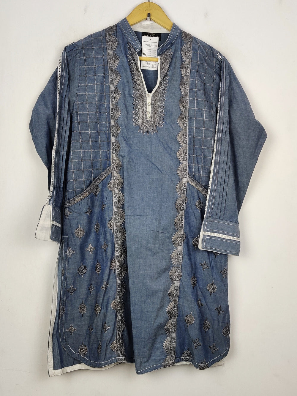 Buy online pre-used pre-loved 100% authentic & Original branded Ally'S (BK-6565) available in Pakistan. Top international brands avilable.