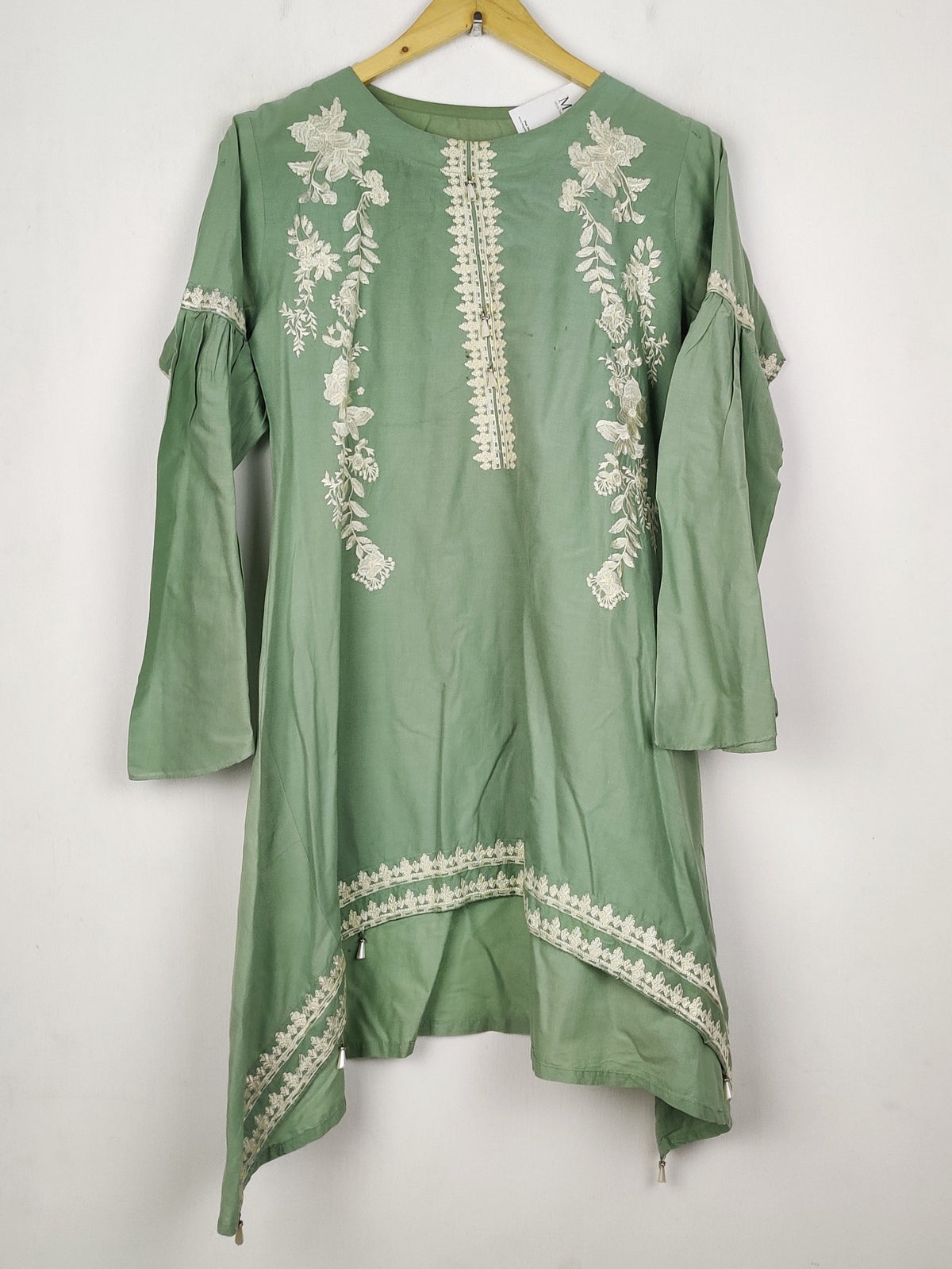 Buy online pre-used pre-loved 100% authentic & Original branded Unknown Brand (BK-6570) available in Pakistan. Top international brands avilable.