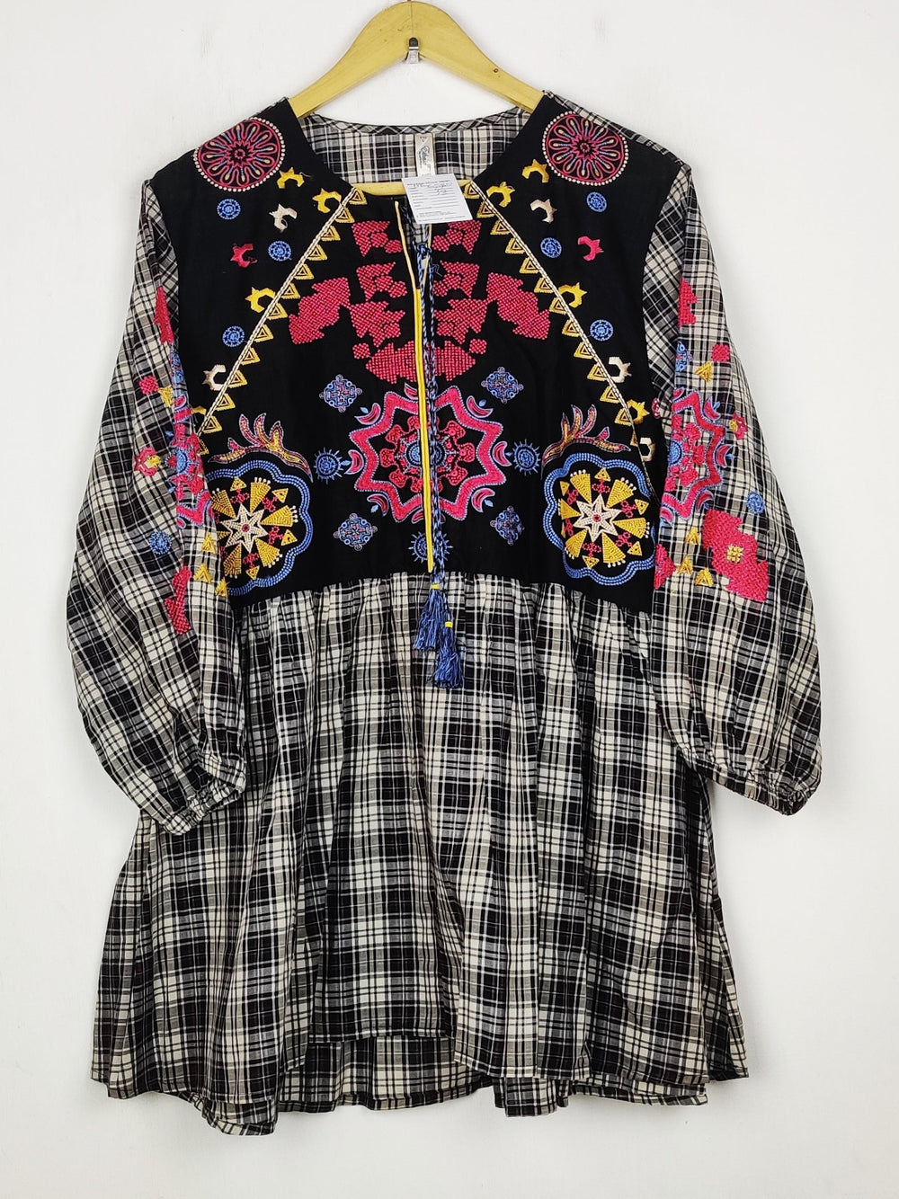 Buy online pre-used pre-loved 100% authentic & Original branded Ethnic (BK-6580) available in Pakistan. Top international brands avilable.