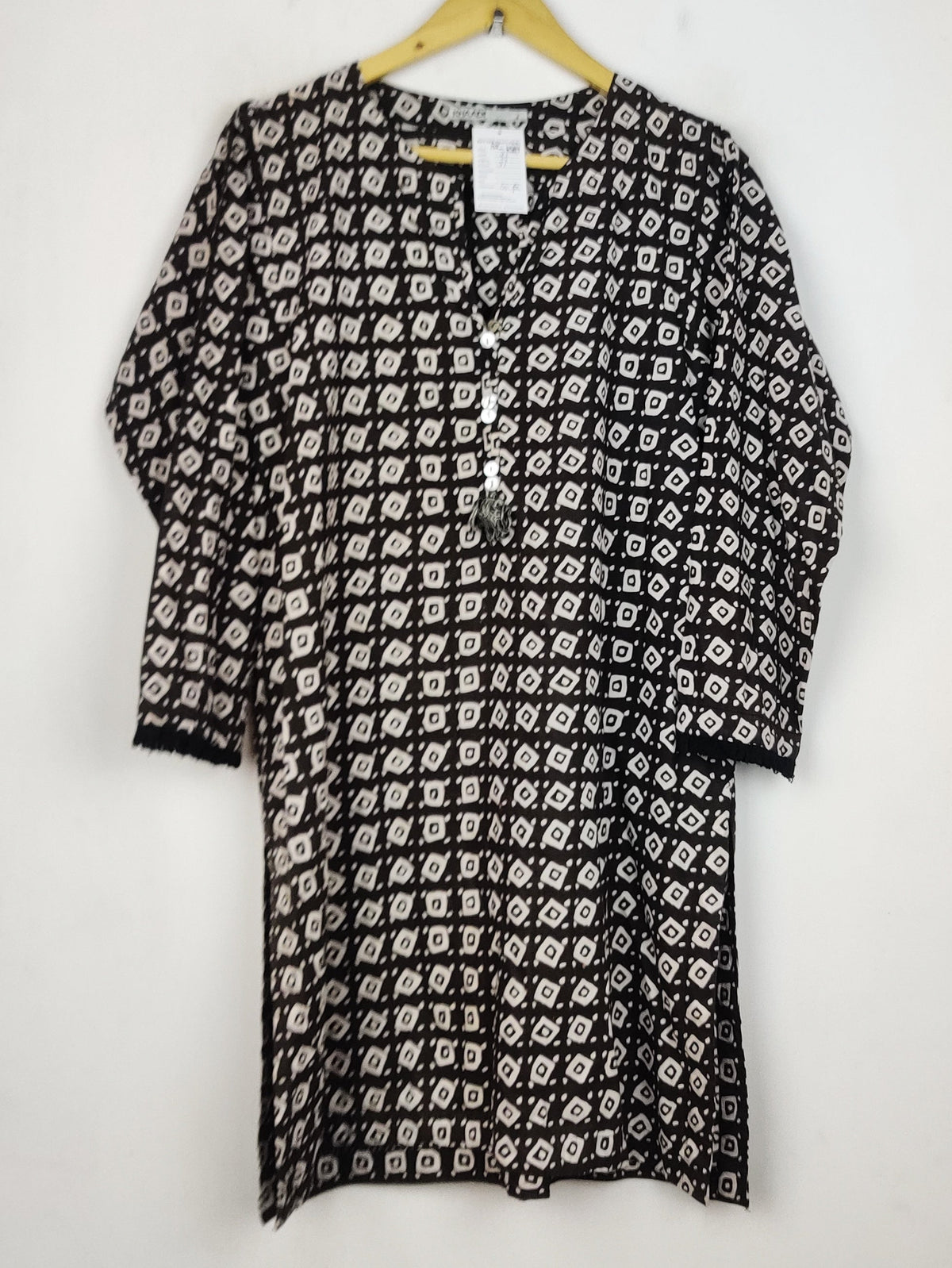 Buy online pre-used pre-loved 100% authentic & Original branded Khaadi (BK-6589) available in Pakistan. Top international brands avilable.