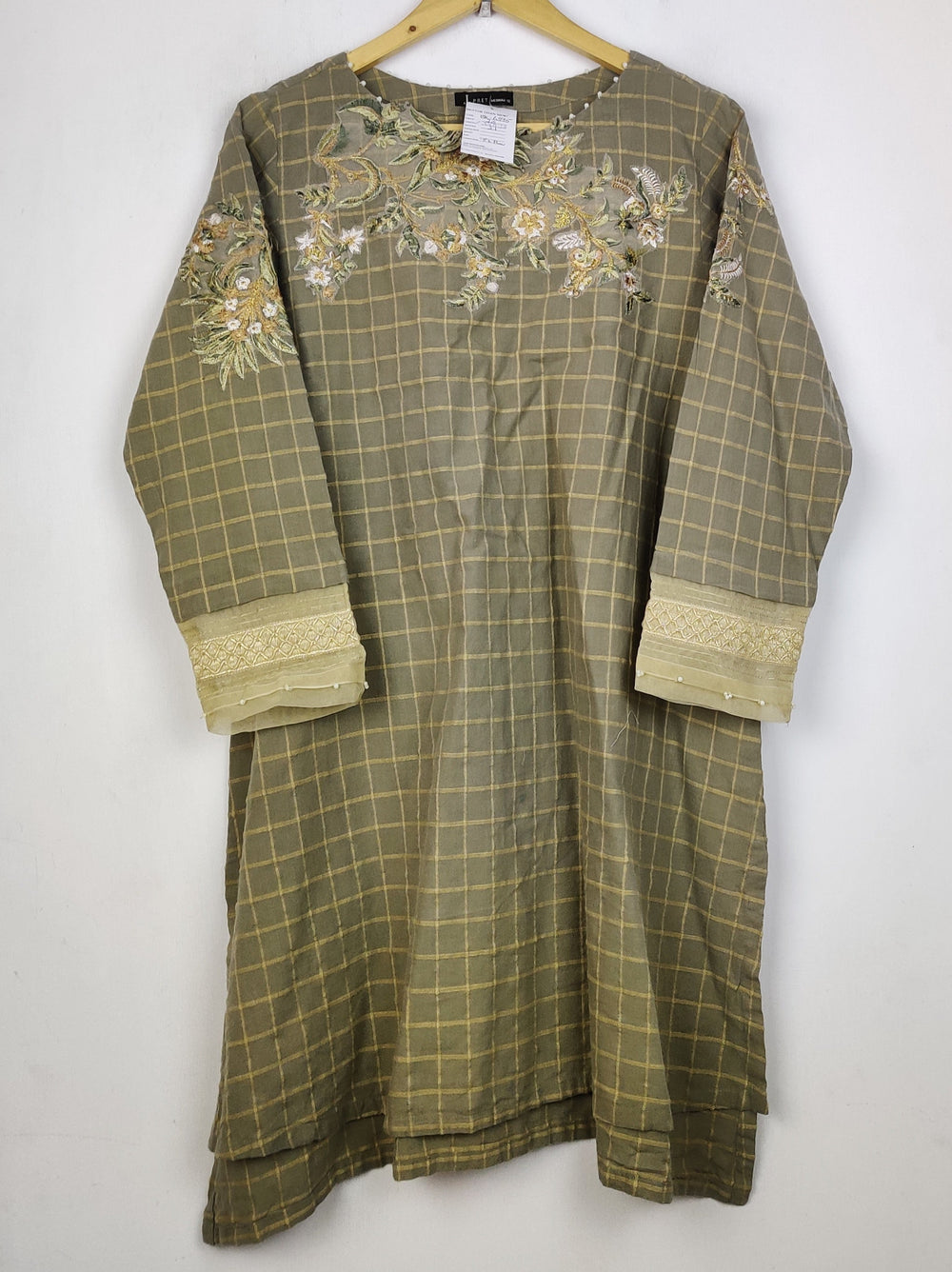Buy online pre-used pre-loved 100% authentic & Original branded J. Pret (BK-6595) available in Pakistan. Top international brands avilable.