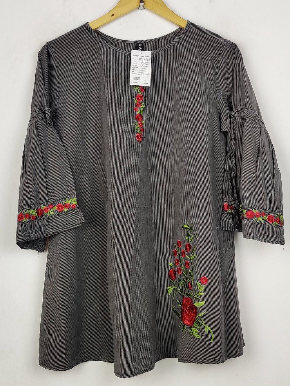 Buy online pre-used pre-loved 100% authentic & Original branded 3S Designer (BK-6598) available in Pakistan. Top international brands avilable.