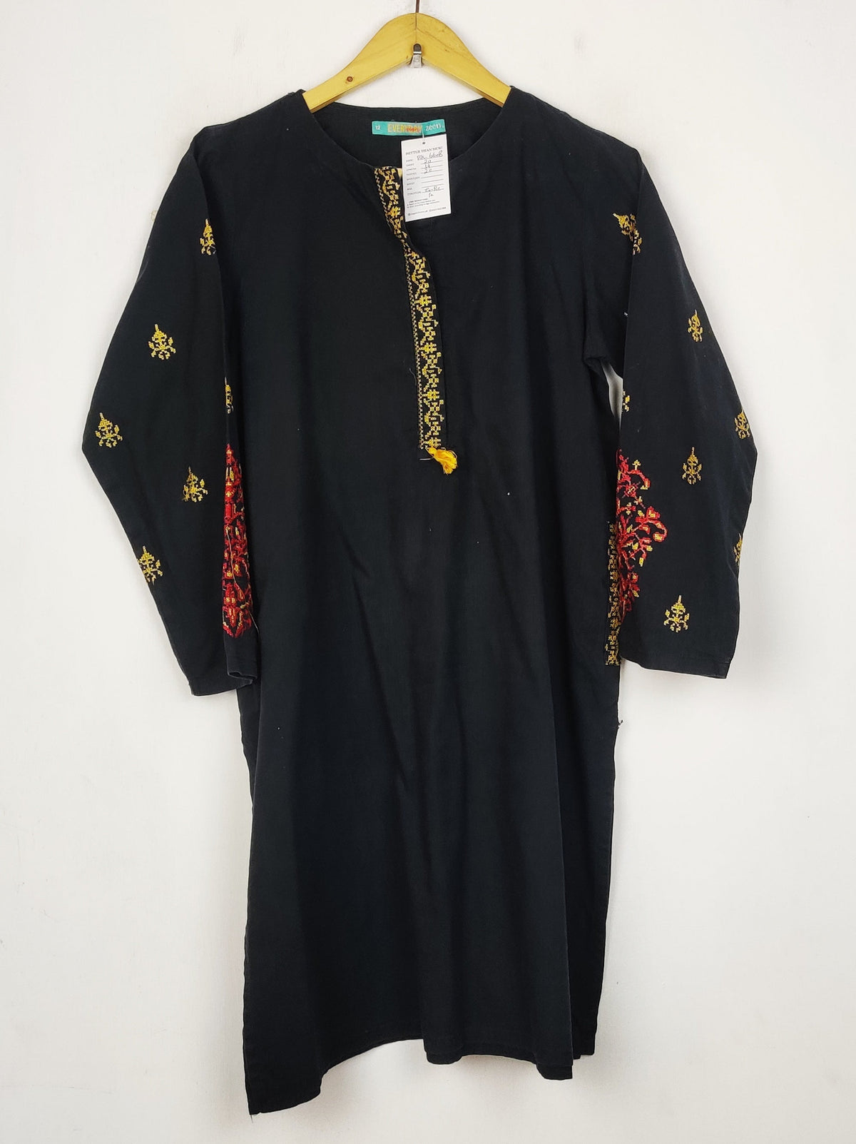 Buy online pre-used pre-loved 100% authentic & Original branded Zeen (BK-6608) available in Pakistan. Top international brands avilable.