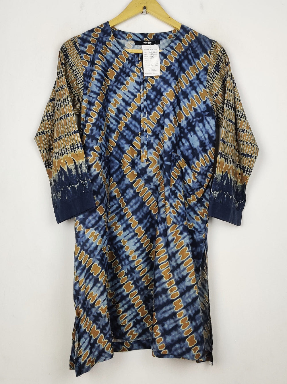 Buy online pre-used pre-loved 100% authentic & Original branded Khaadi (BK-6611) available in Pakistan. Top international brands avilable.