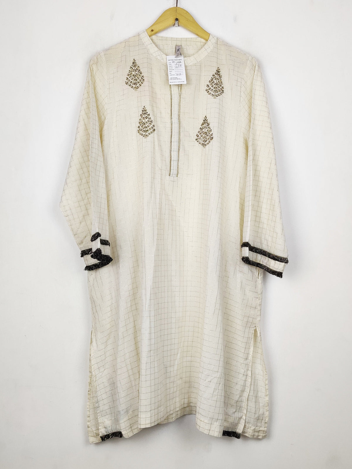 Buy online pre-used pre-loved 100% authentic & Original branded Ethnic (BK-6624) available in Pakistan. Top international brands avilable.