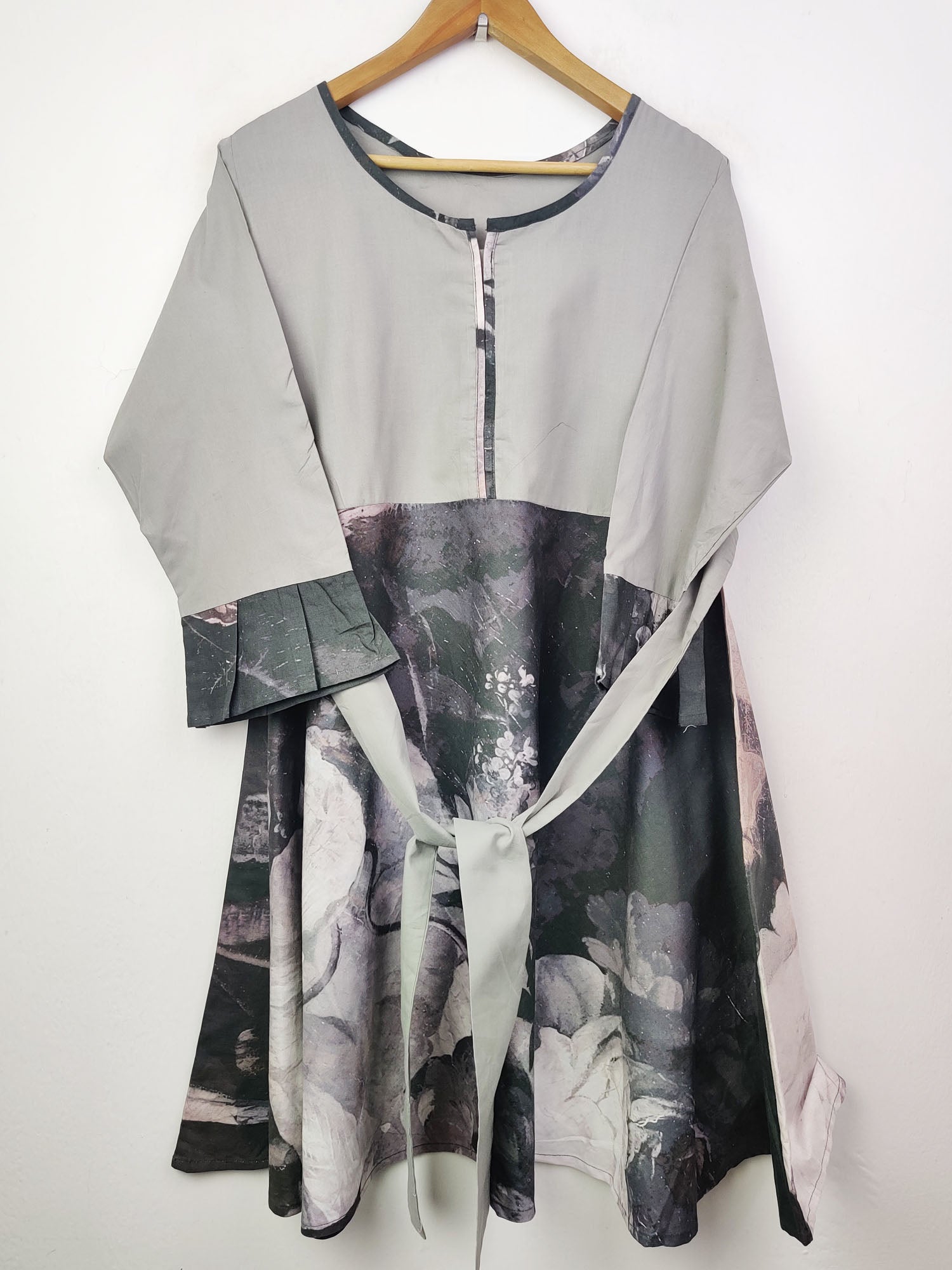 Buy online pre-used pre-loved 100% authentic & Original branded Unknown Brand (BK-677) available in Pakistan. Top international brands avilable.