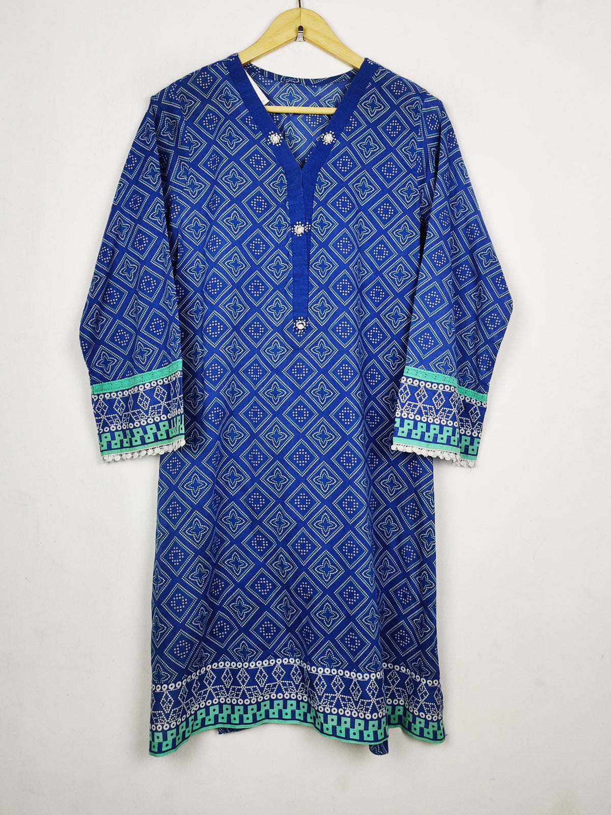 Buy online pre-used pre-loved 100% authentic & Original branded Bonanza Satrangi (BK-6787) available in Pakistan. Top international brands avilable.