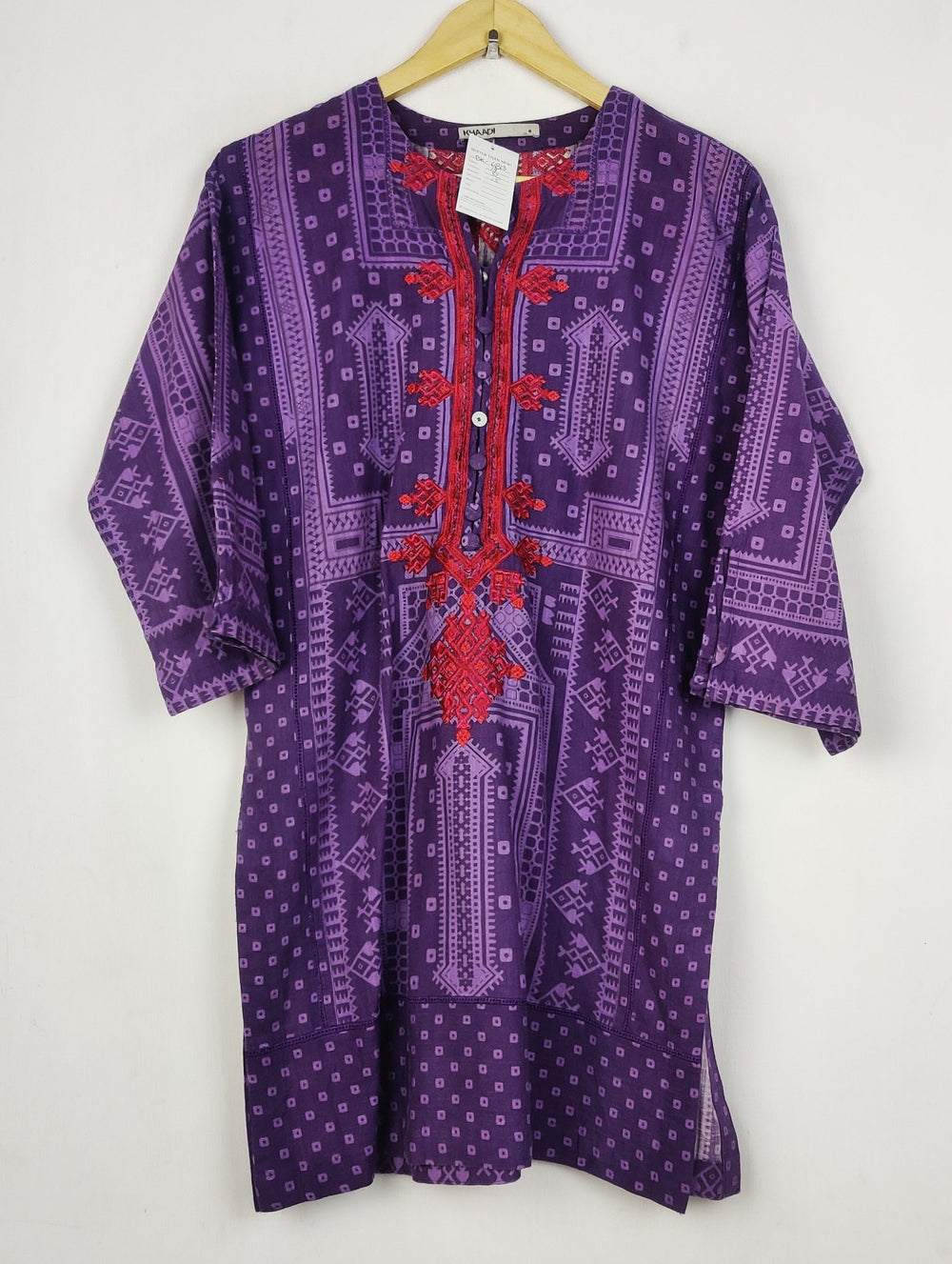 Buy online pre-used pre-loved 100% authentic & Original branded Khaadi (BK-6813) available in Pakistan. Top international brands avilable.
