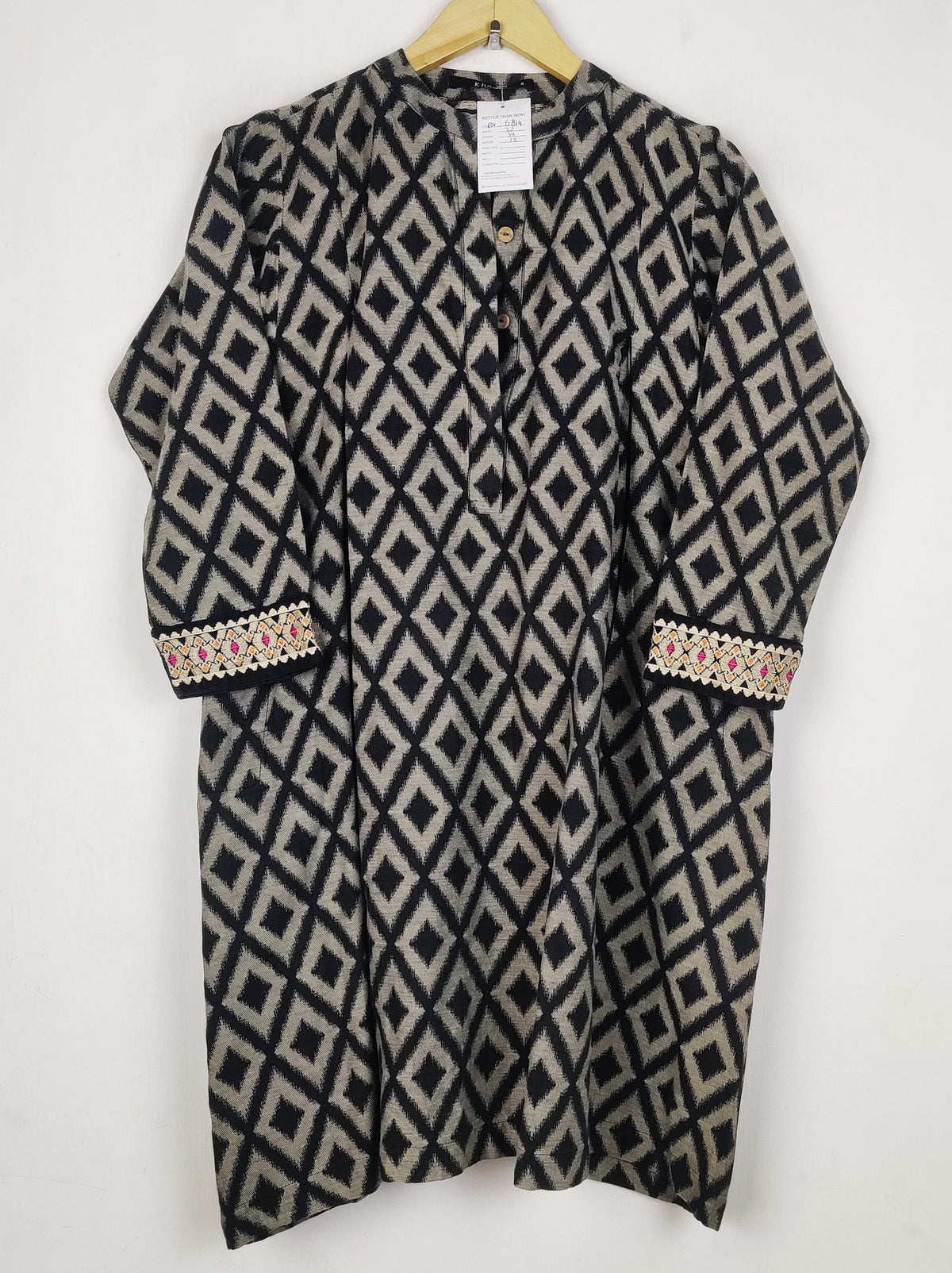 Buy online pre-used pre-loved 100% authentic & Original branded Khaadi (BK-6814) available in Pakistan. Top international brands avilable.