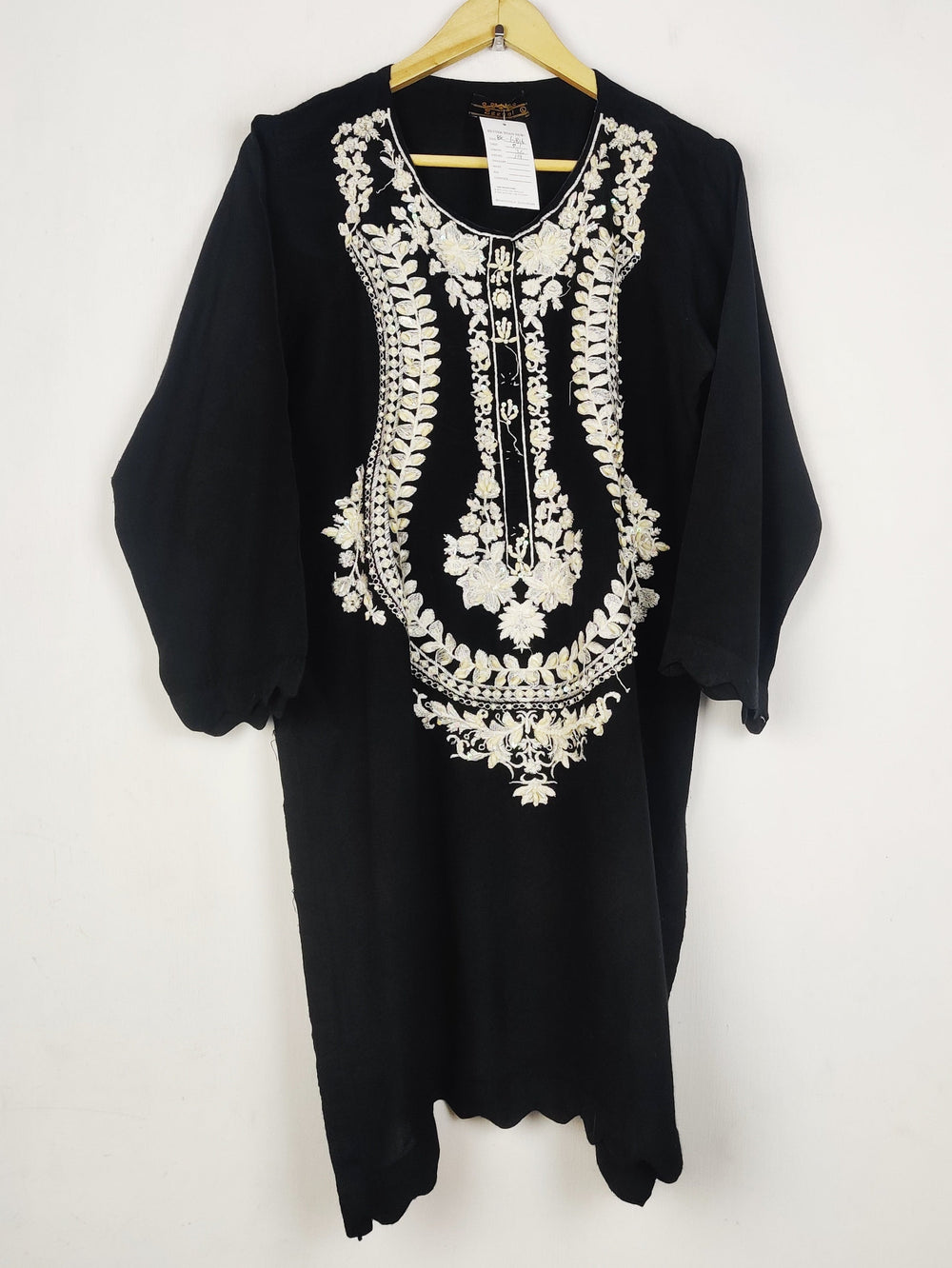 Buy online pre-used pre-loved 100% authentic & Original branded Zeenat (BK-6816) available in Pakistan. Top international brands avilable.