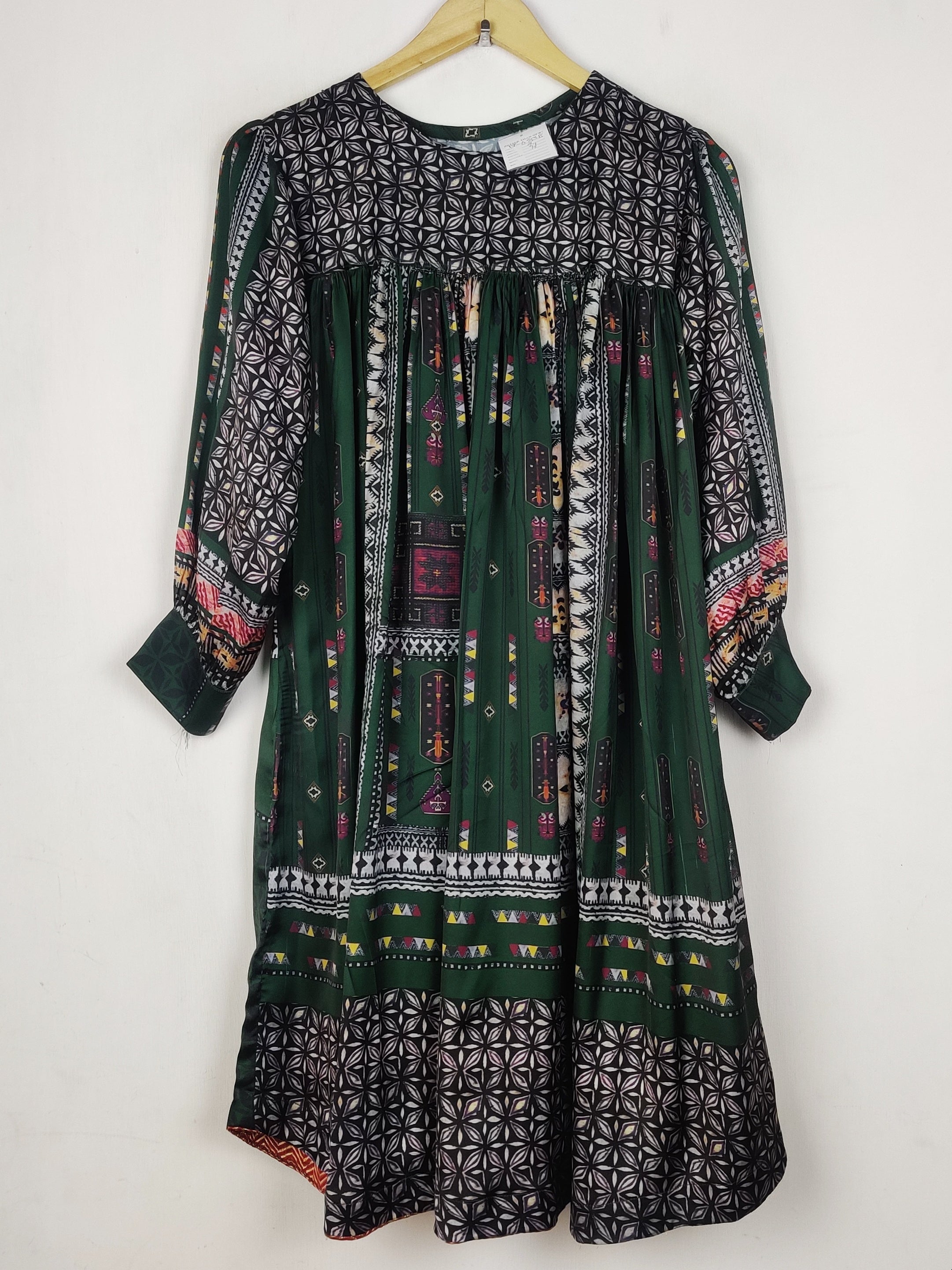 Buy online pre-used pre-loved 100% authentic & Original branded Unknown Brand (BK-6838) available in Pakistan. Top international brands avilable.