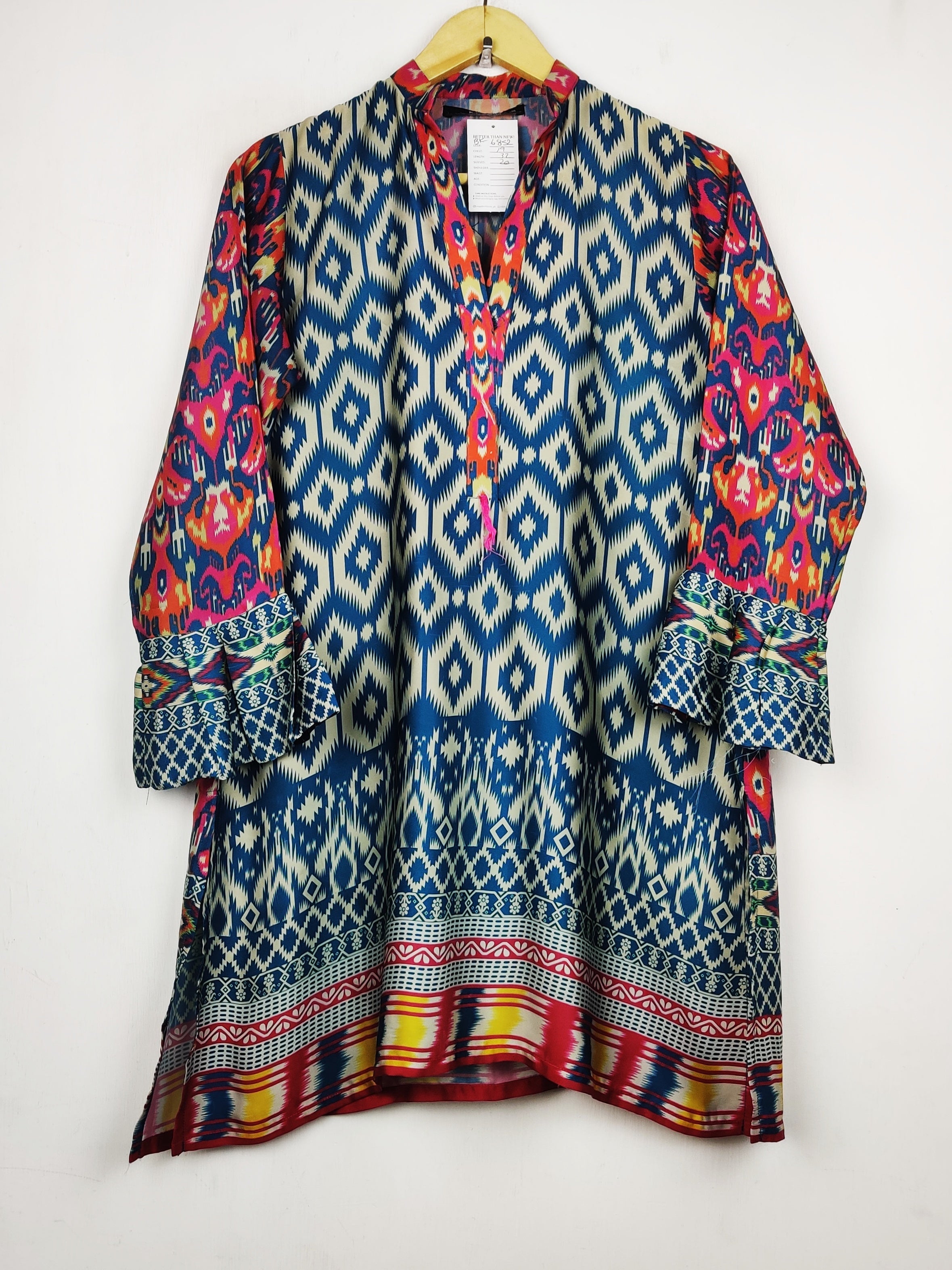 Buy online pre-used pre-loved 100% authentic & Original branded Khaadi (BK-6852) available in Pakistan. Top international brands avilable.