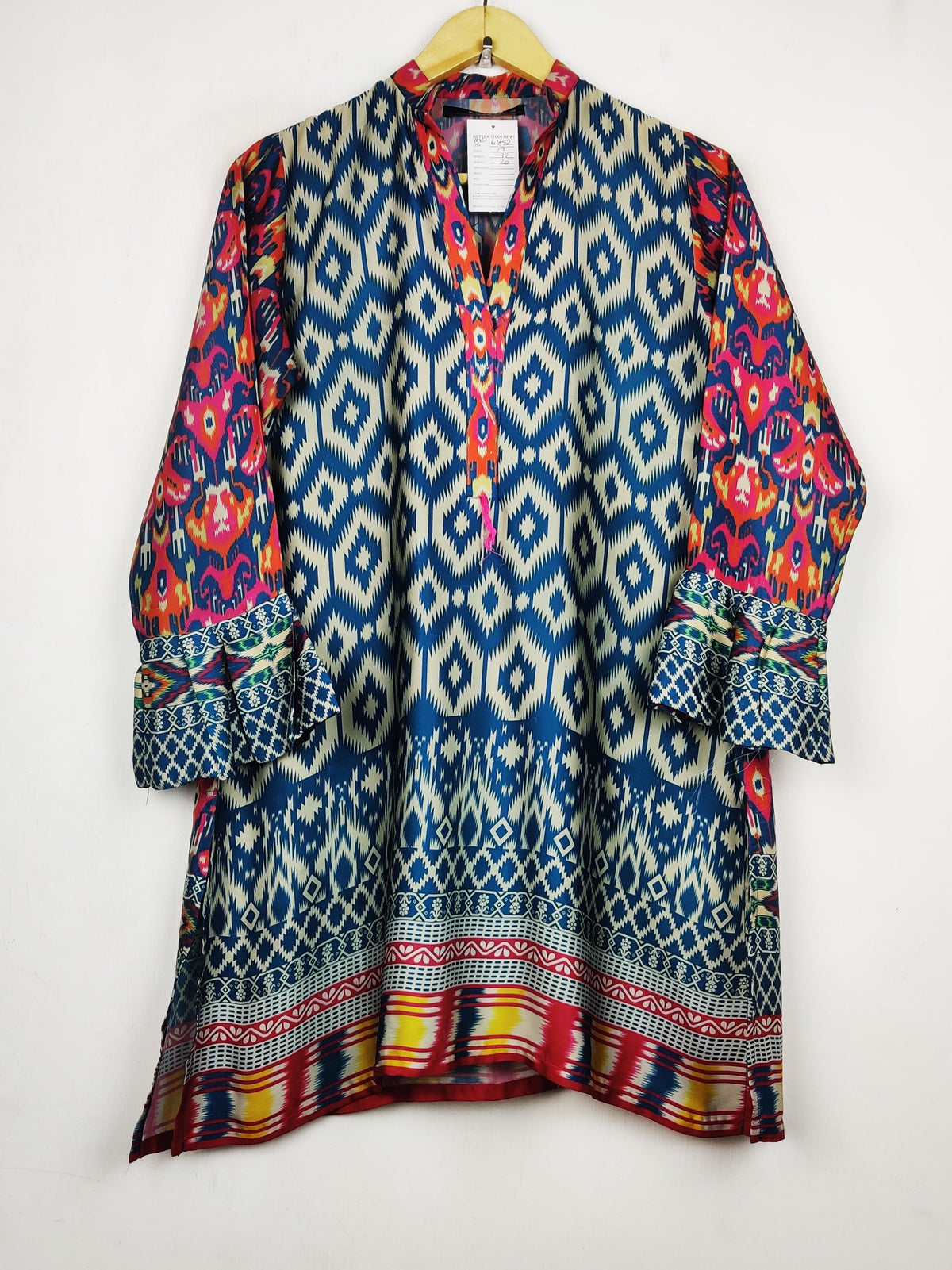 Buy online pre-used pre-loved 100% authentic & Original branded Khaadi (BK-6852) available in Pakistan. Top international brands avilable.