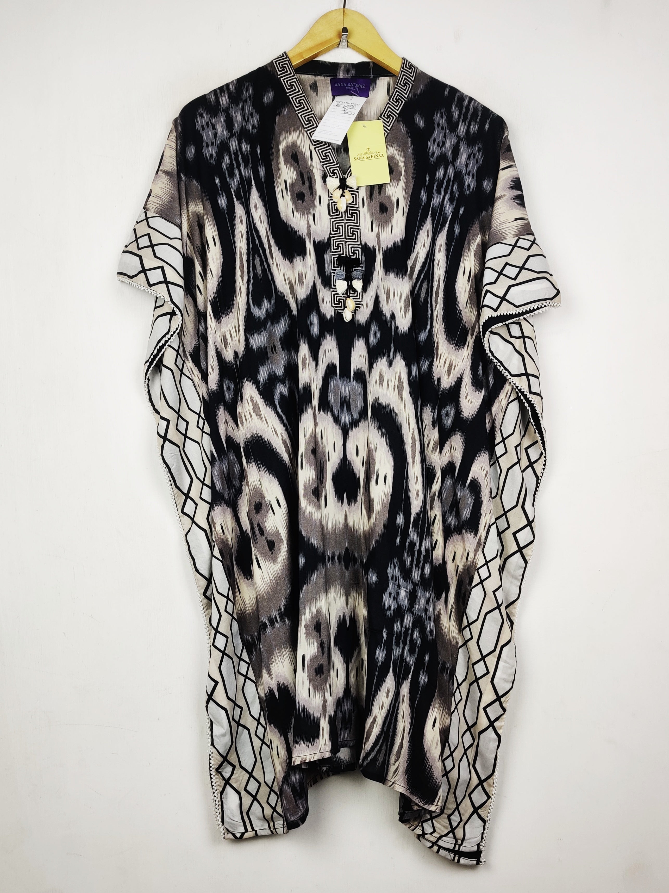 Buy online pre-used pre-loved 100% authentic & Original branded Sana Safinaz (BK-6888) available in Pakistan. Top international brands avilable.