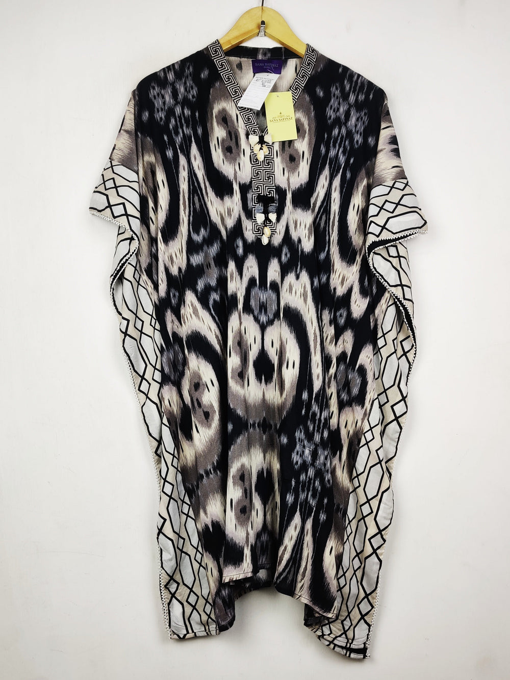 Buy online pre-used pre-loved 100% authentic & Original branded Sana Safinaz (BK-6888) available in Pakistan. Top international brands avilable.