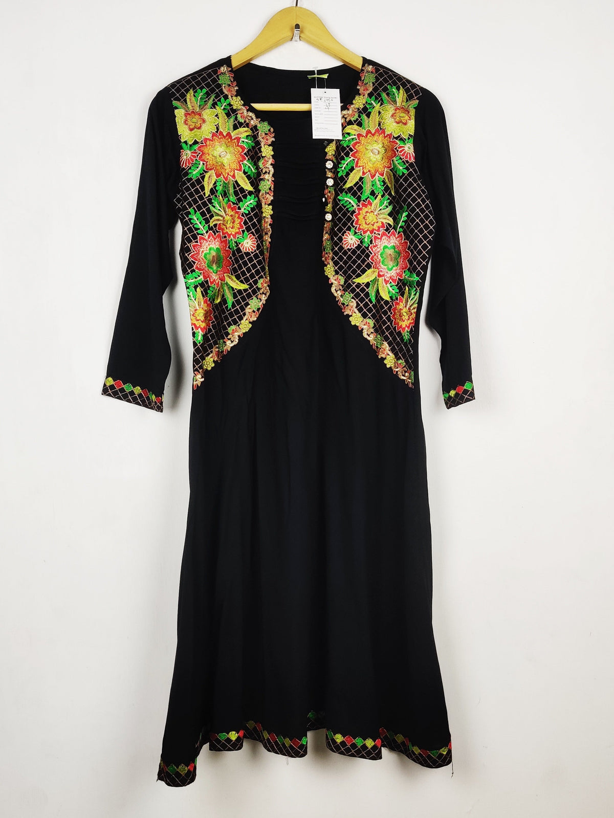 Buy online pre-used pre-loved 100% authentic & Original branded Unknown Brand (BK-6956) available in Pakistan. Top international brands avilable.