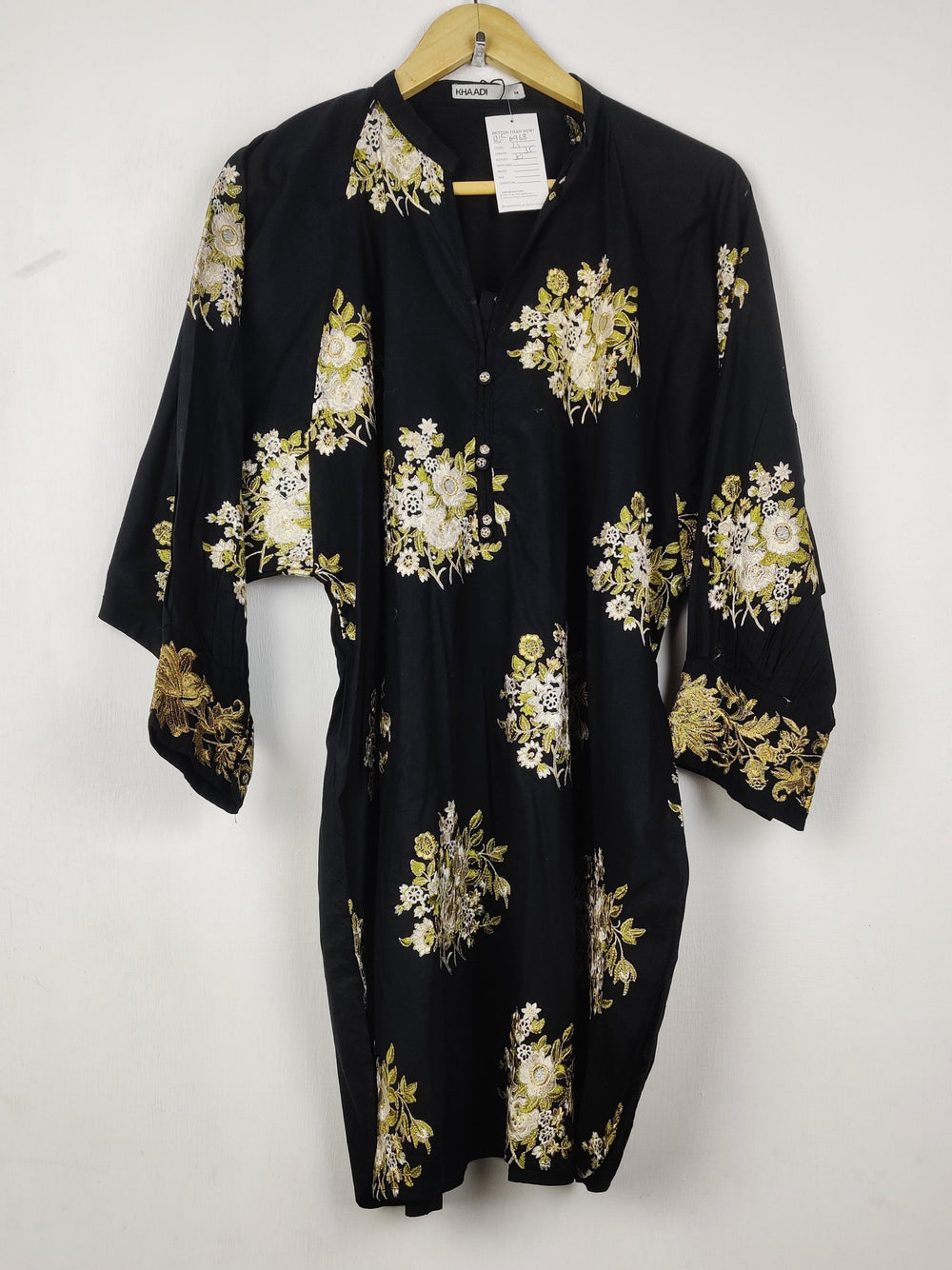 Buy online pre-used pre-loved 100% authentic & Original branded Khaadi (BK-6968) available in Pakistan. Top international brands avilable.