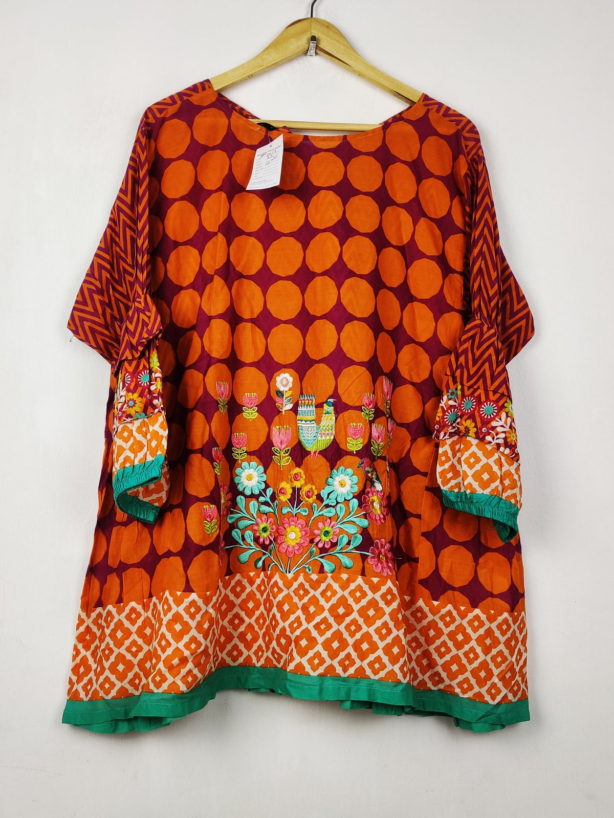 Buy online pre-used pre-loved 100% authentic & Original branded Khaadi (BK-7015) available in Pakistan. Top international brands avilable.