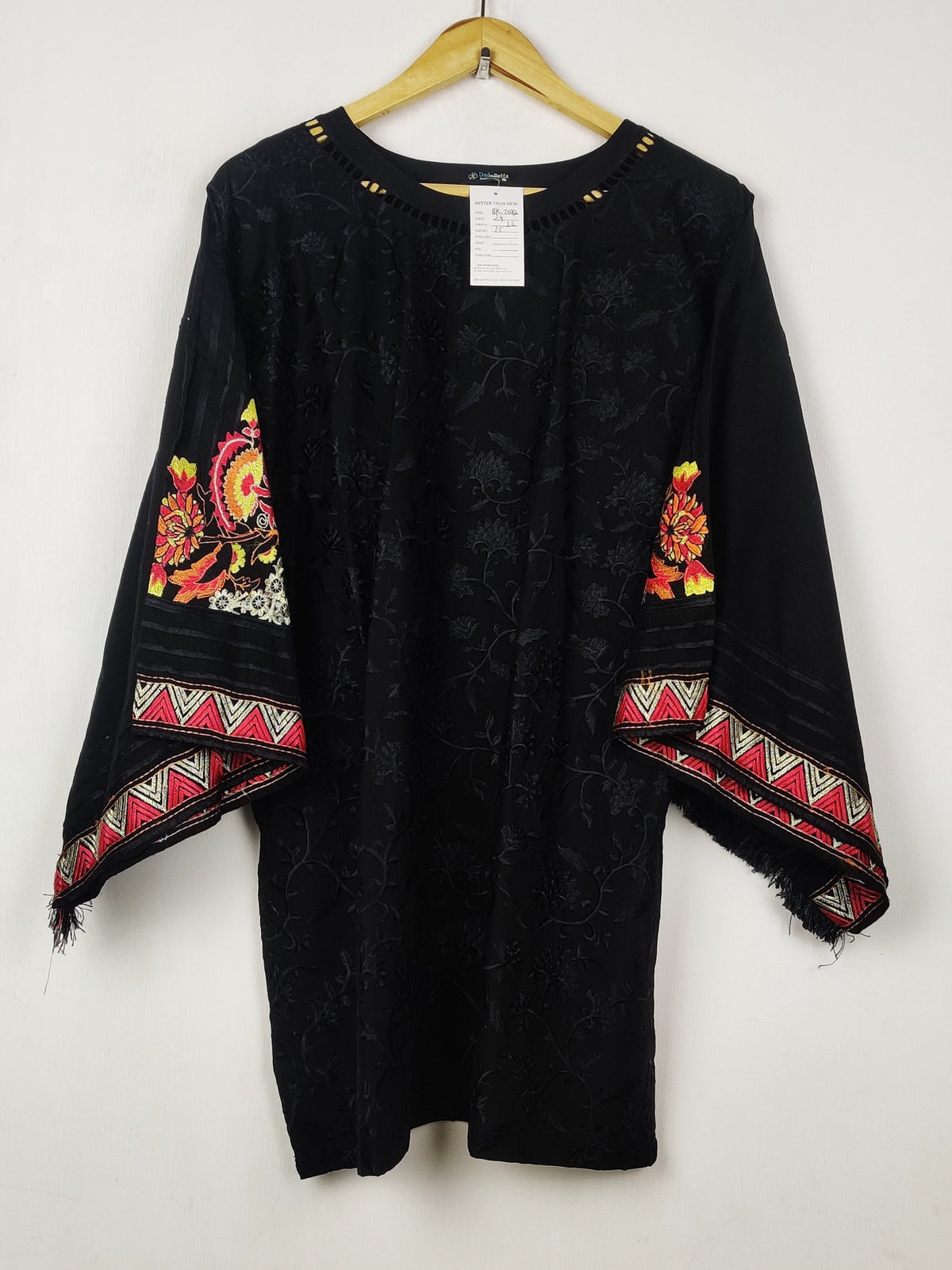 Buy online pre-used pre-loved 100% authentic & Original branded Dada Potta (BK-7032) available in Pakistan. Top international brands avilable.