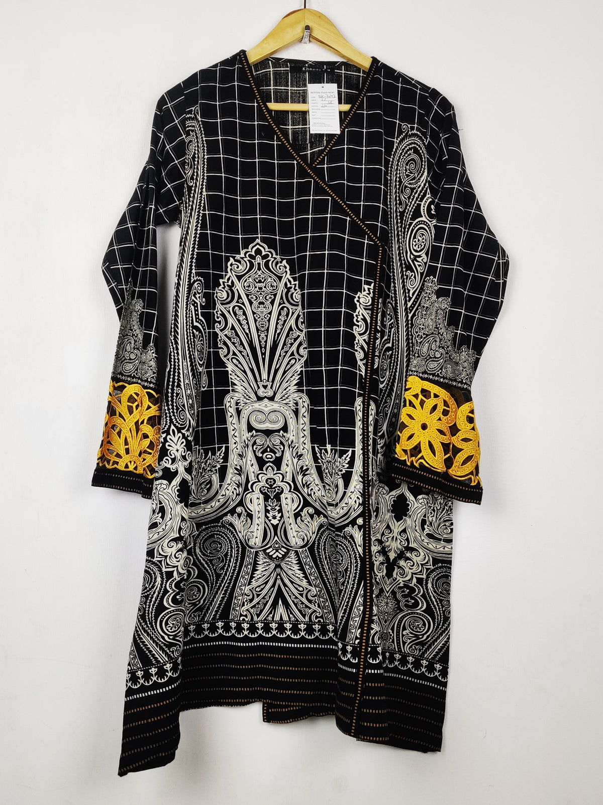 Buy online pre-used pre-loved 100% authentic & Original branded Khaadi (BK-7042) available in Pakistan. Top international brands avilable.
