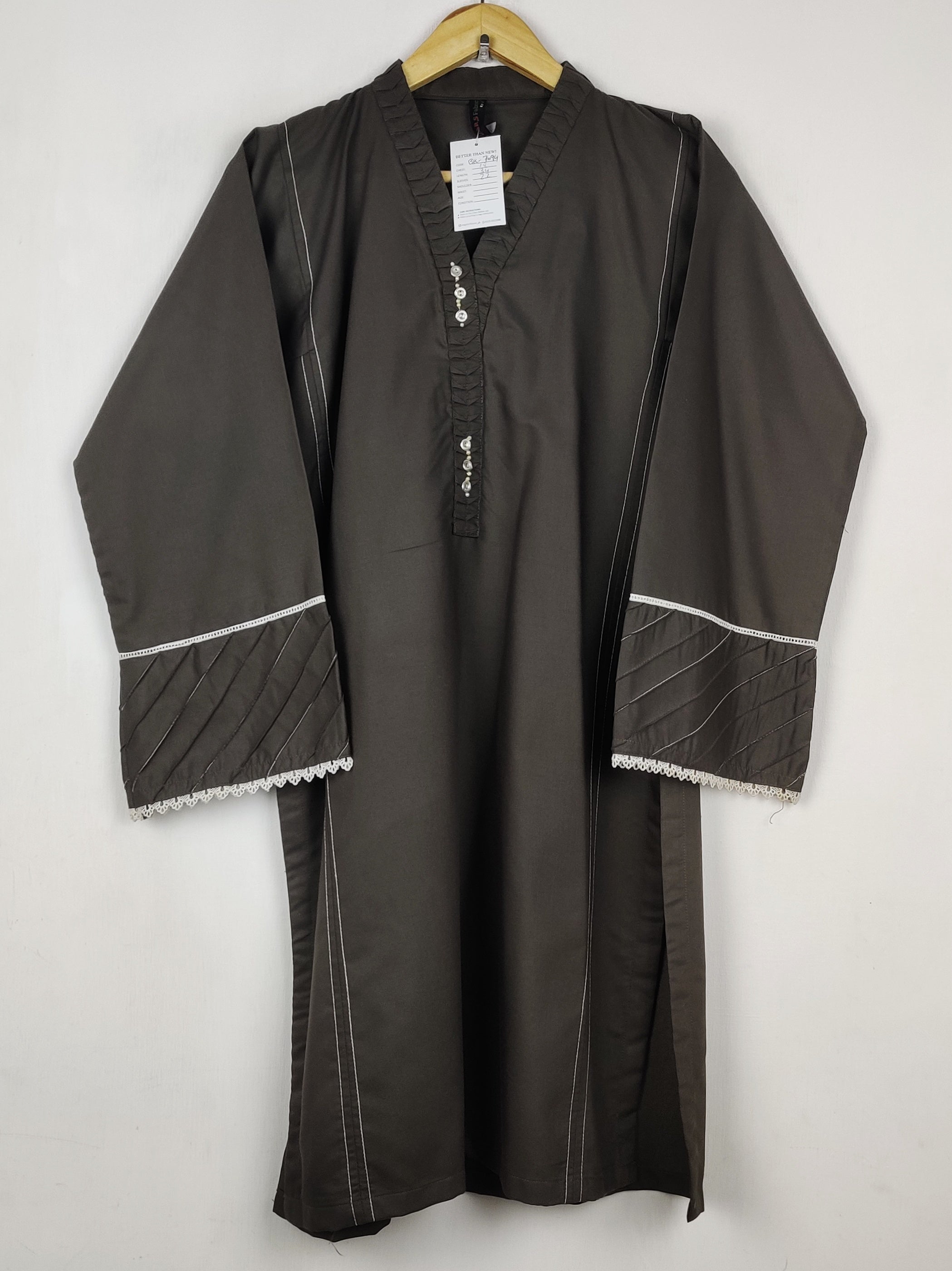 Buy online pre-used pre-loved 100% authentic & Original branded Dar`S Fabric (BK-7094) available in Pakistan. Top international brands avilable.