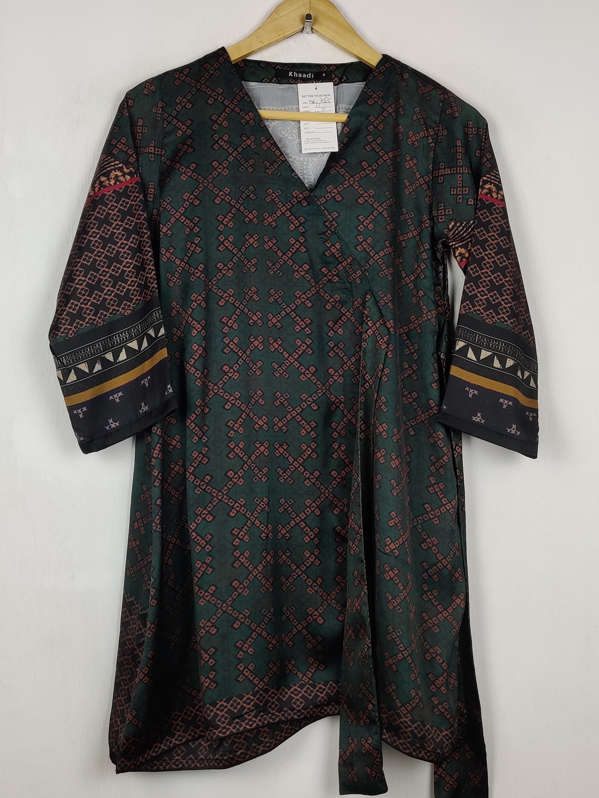 Buy online pre-used pre-loved 100% authentic & Original branded Khaadi (BK-7155) available in Pakistan. Top international brands avilable.