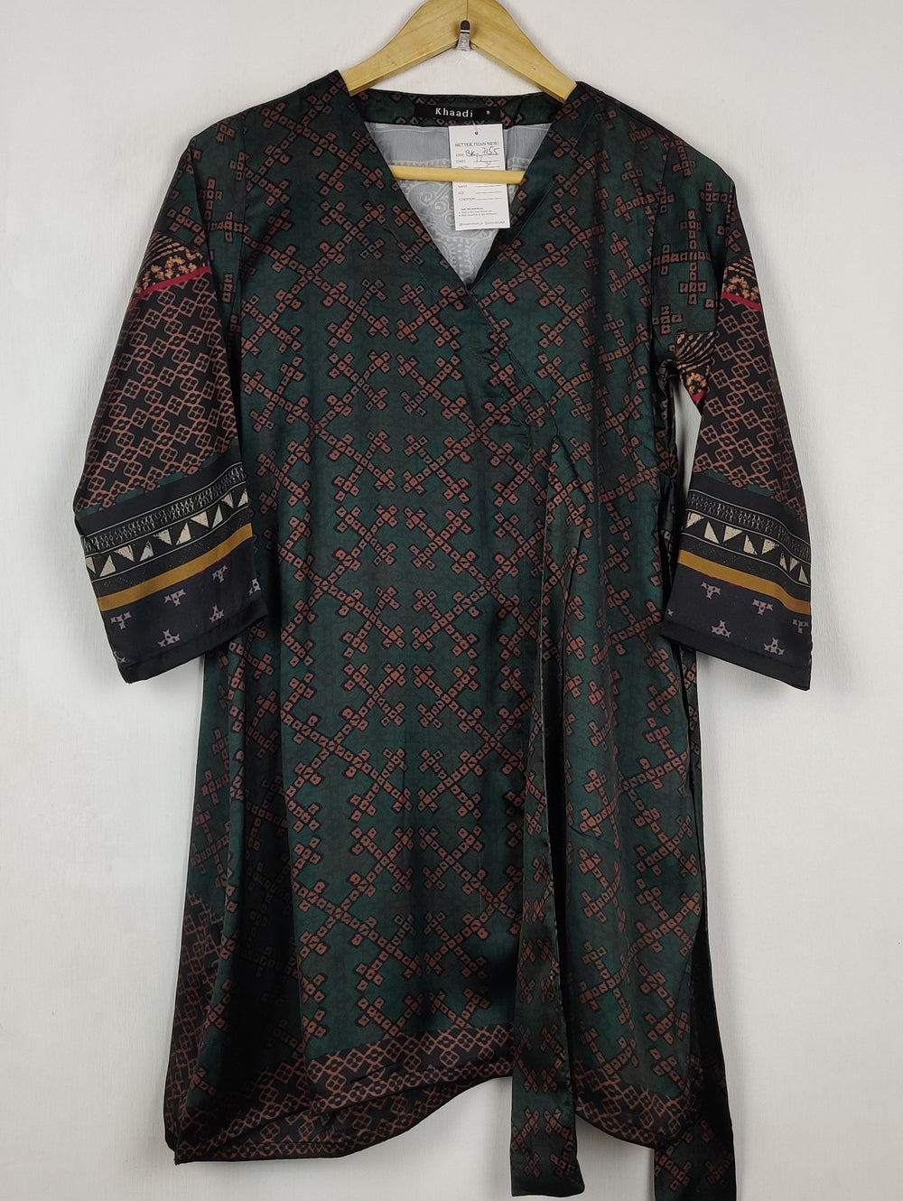 Buy online pre-used pre-loved 100% authentic & Original branded Khaadi (BK-7155) available in Pakistan. Top international brands avilable.