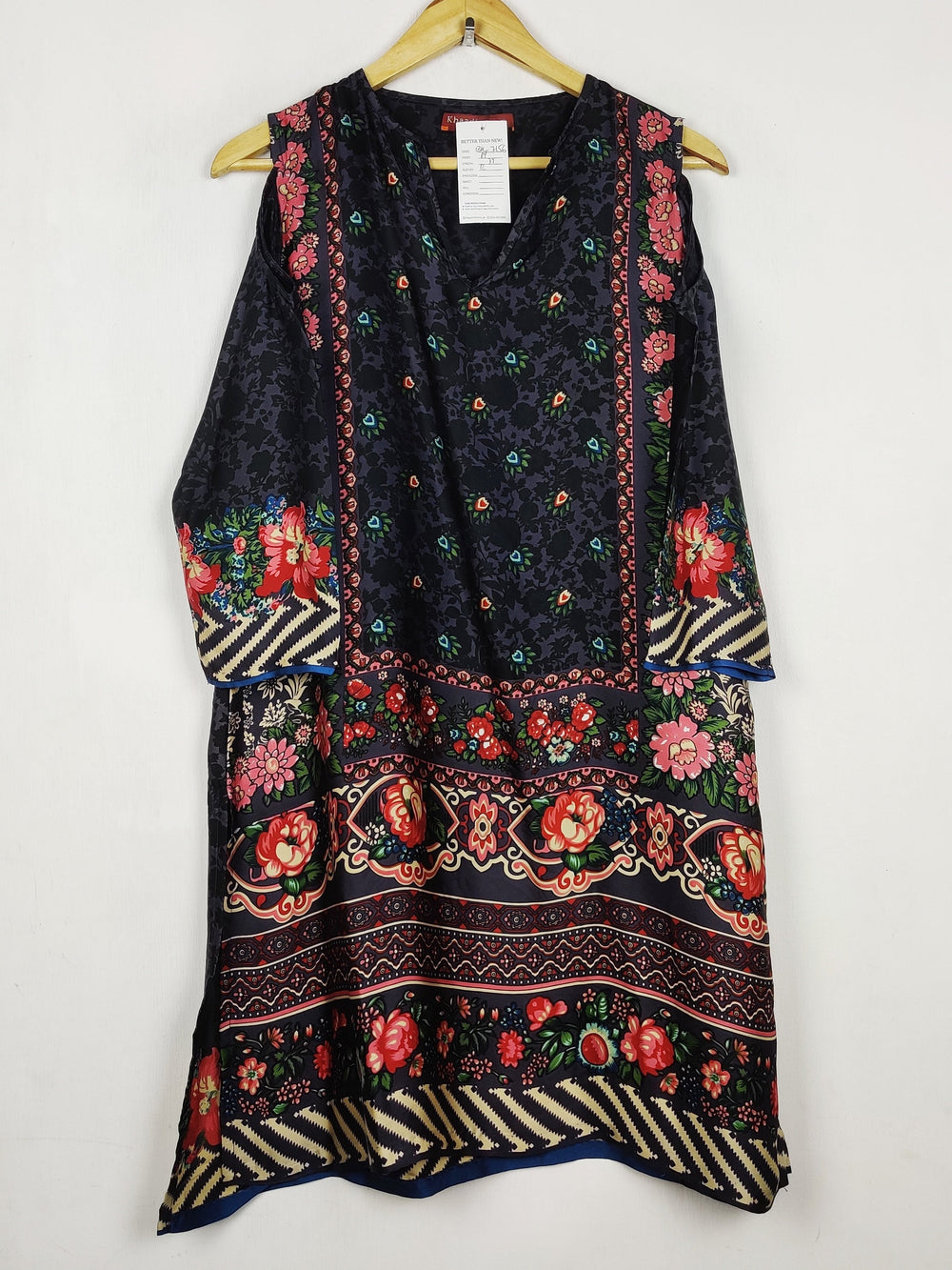 Buy online pre-used pre-loved 100% authentic & Original branded Khaadi (BK-7156) available in Pakistan. Top international brands avilable.