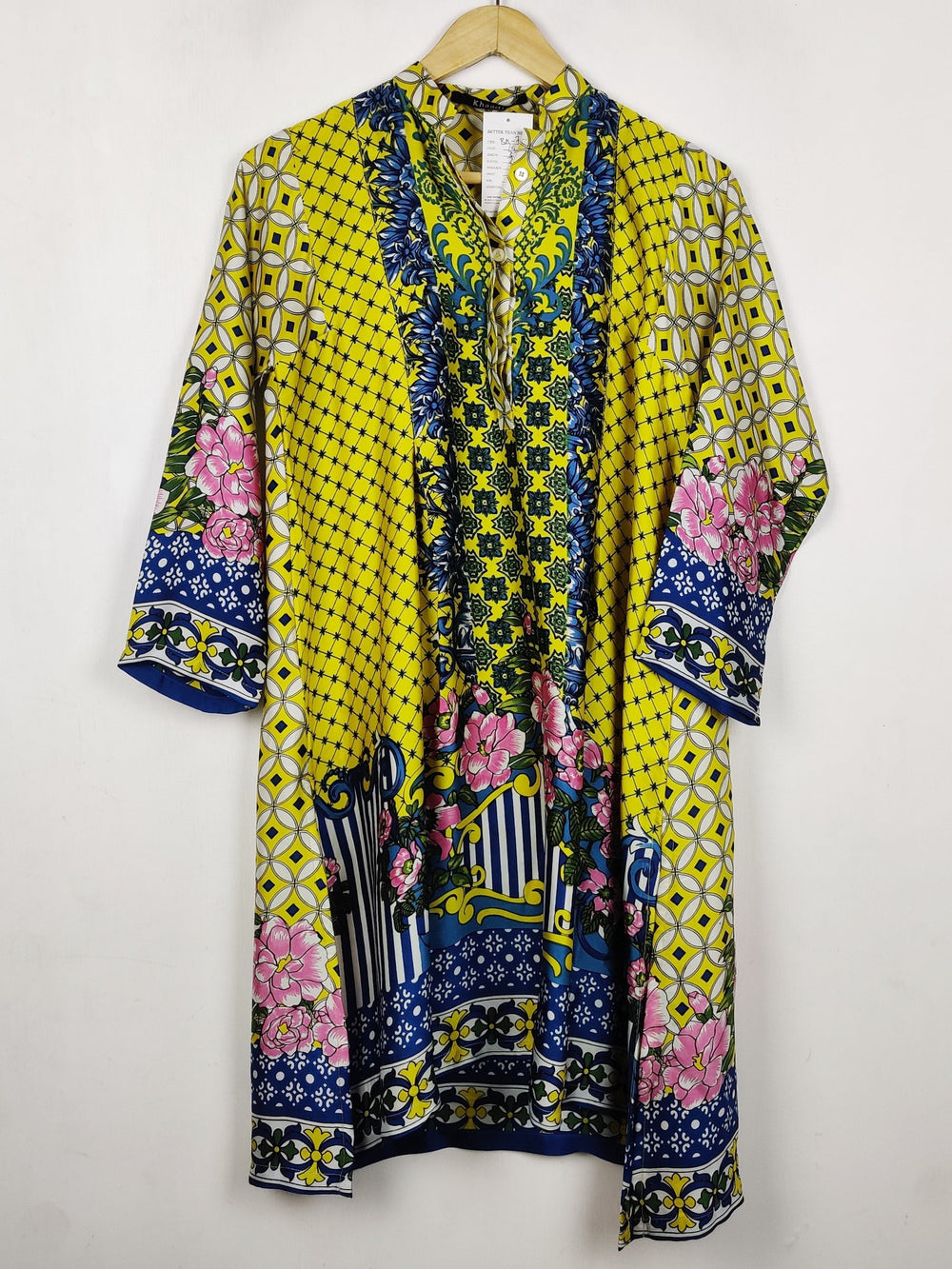 Buy online pre-used pre-loved 100% authentic & Original branded Khaadi (BK-7177) available in Pakistan. Top international brands avilable.