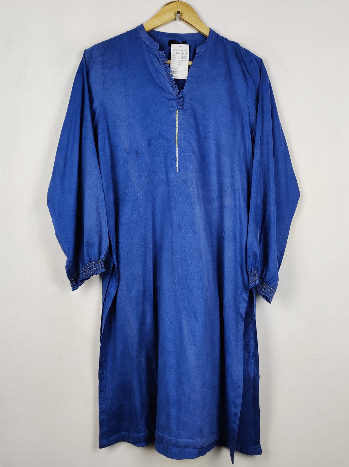 Buy online pre-used pre-loved 100% authentic & Original branded Saya (BK-7179) available in Pakistan. Top international brands avilable.