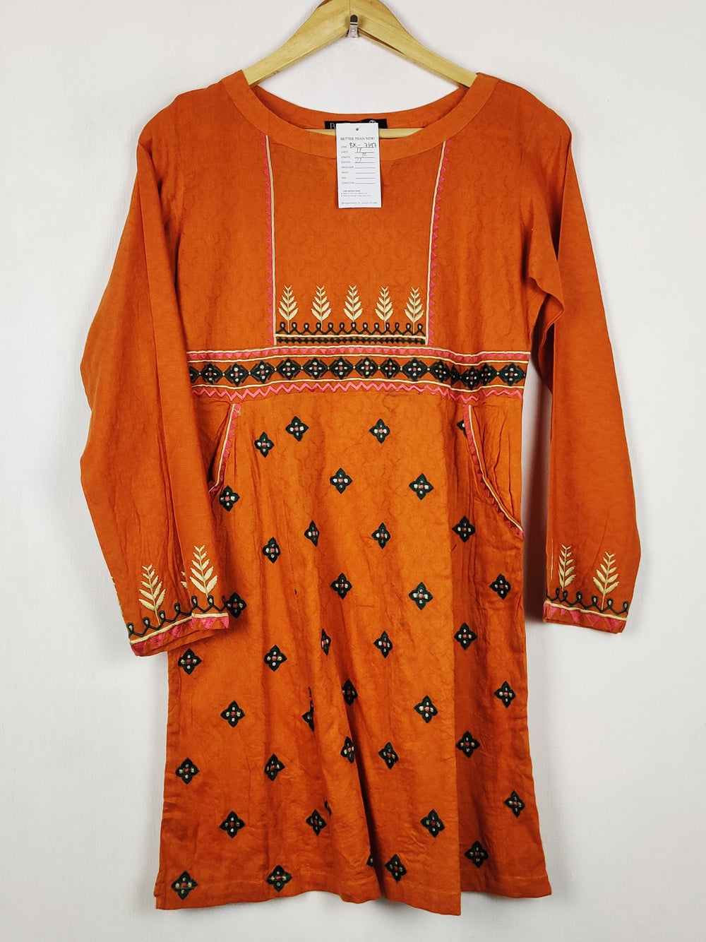 Buy online pre-used pre-loved 100% authentic & Original branded Batik (BK-7197) available in Pakistan. Top international brands avilable.
