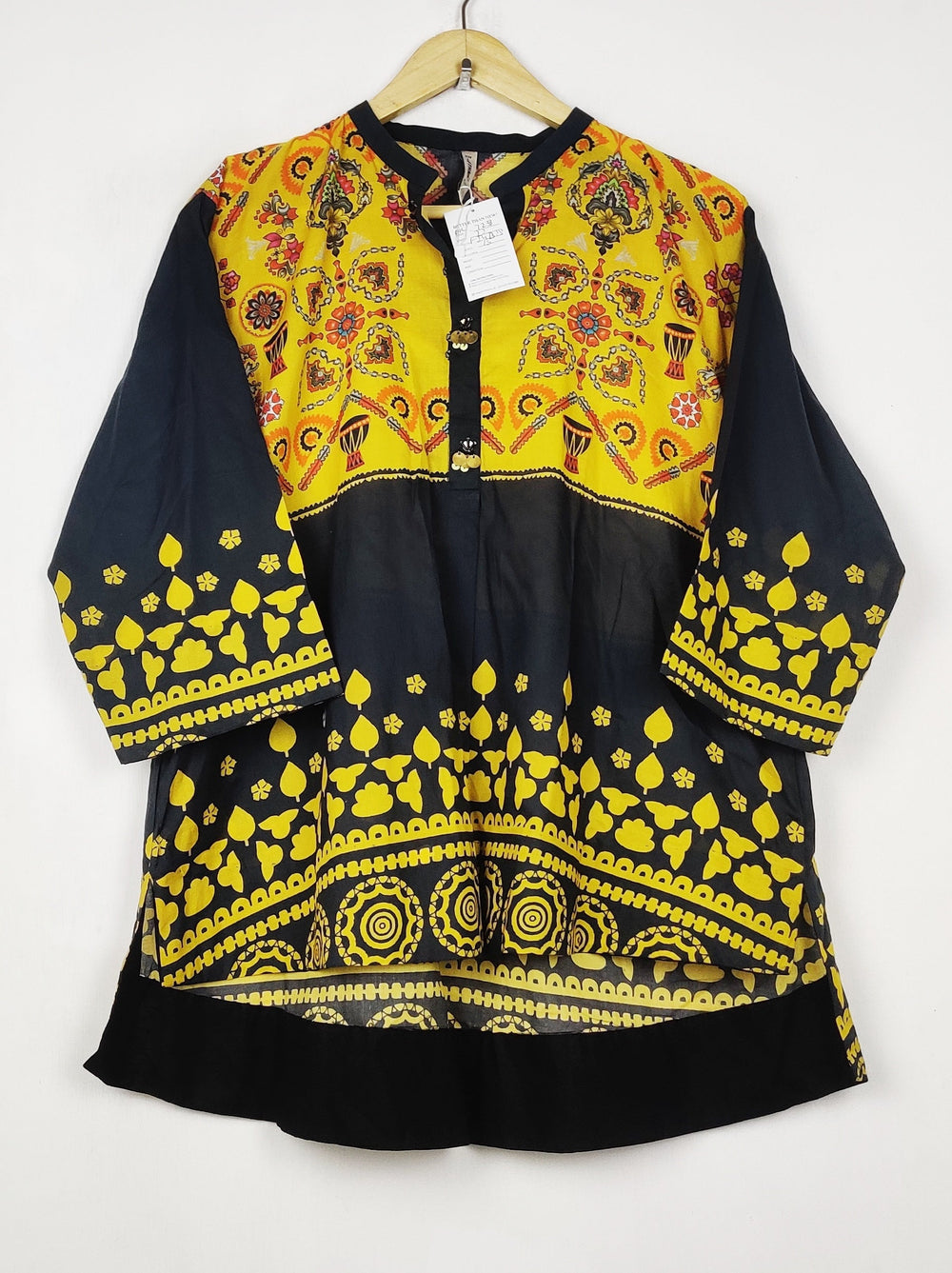 Buy online pre-used pre-loved 100% authentic & Original branded Ethnic (BK-7233) available in Pakistan. Top international brands avilable.