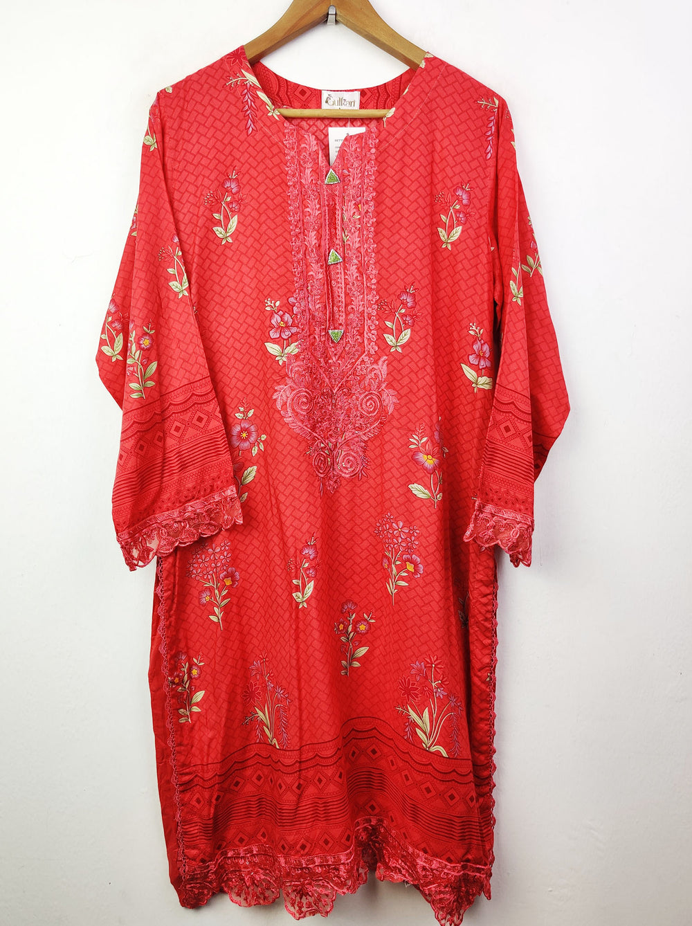 Buy online pre-used pre-loved 100% authentic & Original branded Gulkari (BK-726) available in Pakistan. Top international brands avilable.
