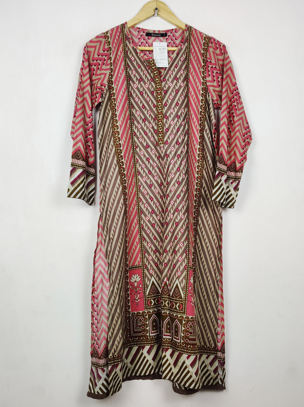 Buy online pre-used pre-loved 100% authentic & Original branded Khaadi (BK-7270) available in Pakistan. Top international brands avilable.