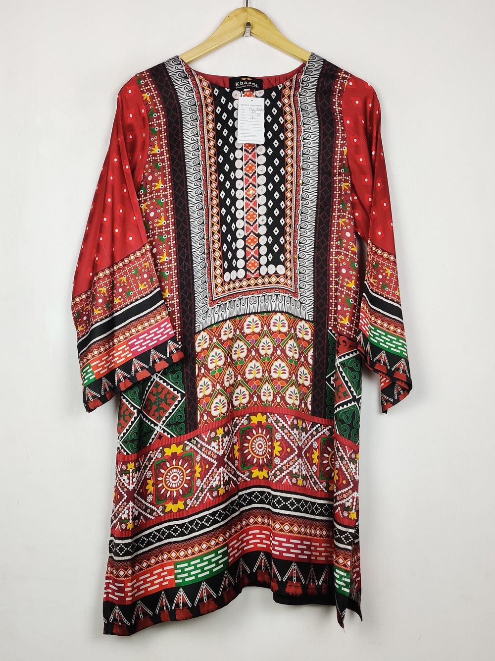 Buy online pre-used pre-loved 100% authentic & Original branded Khaadi (BK-7282) available in Pakistan. Top international brands avilable.