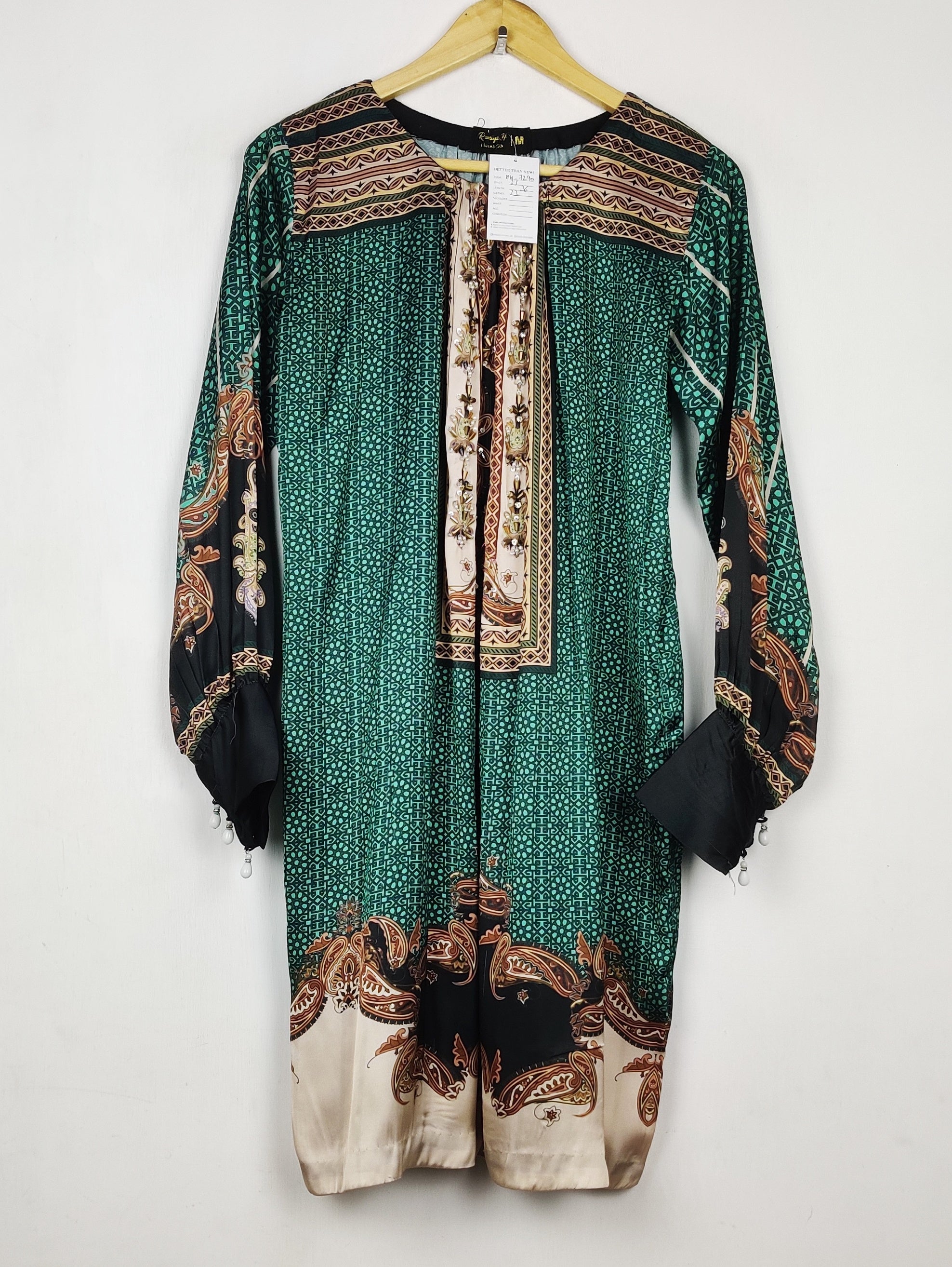 Buy online pre-used pre-loved 100% authentic & Original branded Raniya.Hai (BK-7290) available in Pakistan. Top international brands avilable.
