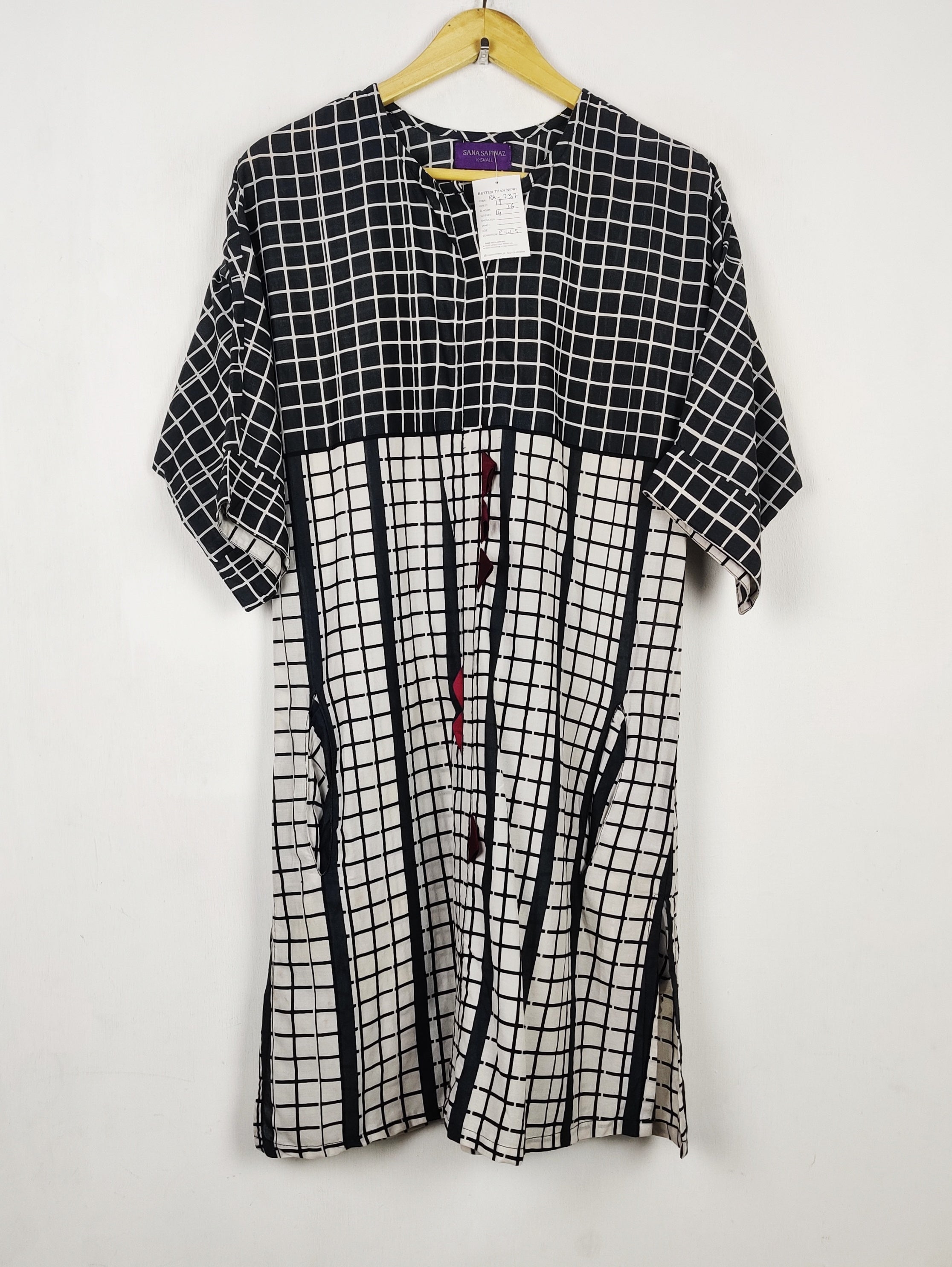 Buy online pre-used pre-loved 100% authentic & Original branded Sana Safinaz (BK-7317) available in Pakistan. Top international brands avilable.