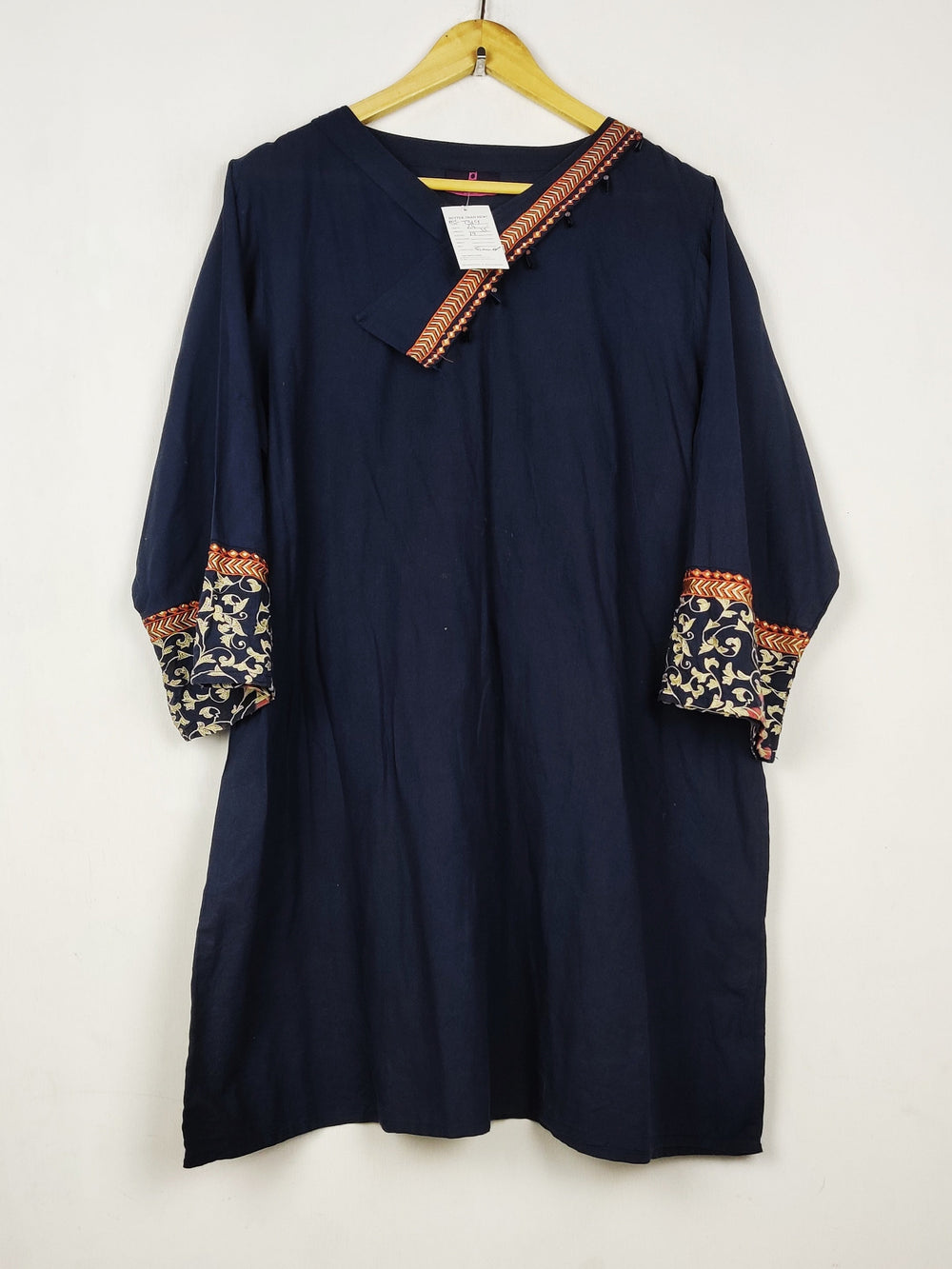 Buy online pre-used pre-loved 100% authentic & Original branded Polka Dots (BK-7319) available in Pakistan. Top international brands avilable.