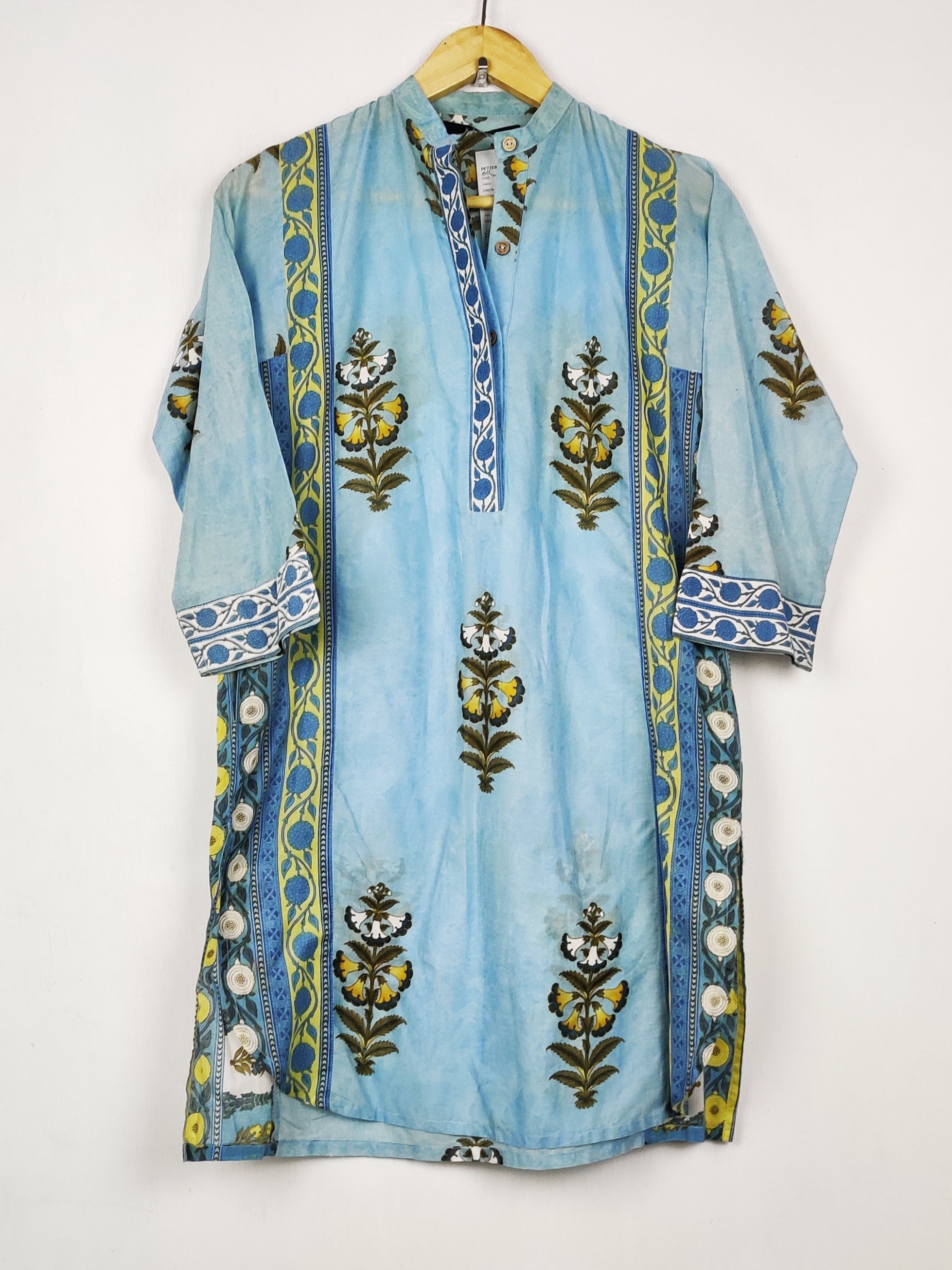 Buy online pre-used pre-loved 100% authentic & Original branded Khaadi (BK-7325) available in Pakistan. Top international brands avilable.