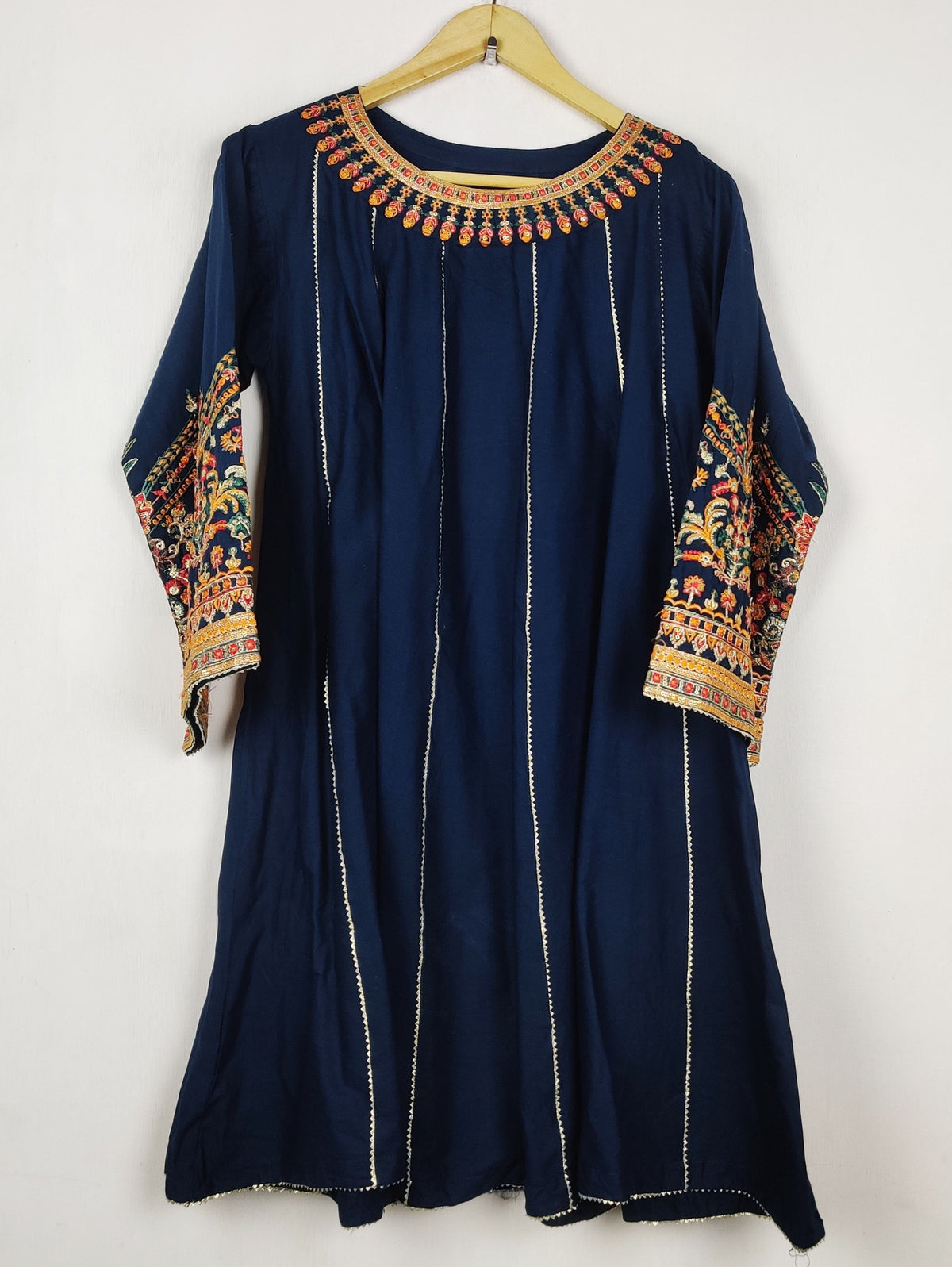 Buy online pre-used pre-loved 100% authentic & Original branded Unknown Brand (BK-7375) available in Pakistan. Top international brands avilable.