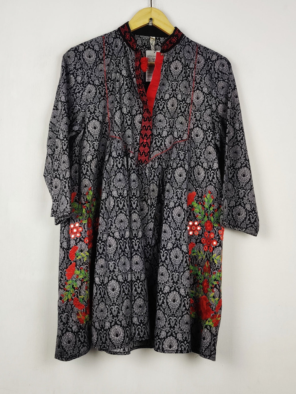 Buy online pre-used pre-loved 100% authentic & Original branded Ethnic (BK-7404) available in Pakistan. Top international brands avilable.