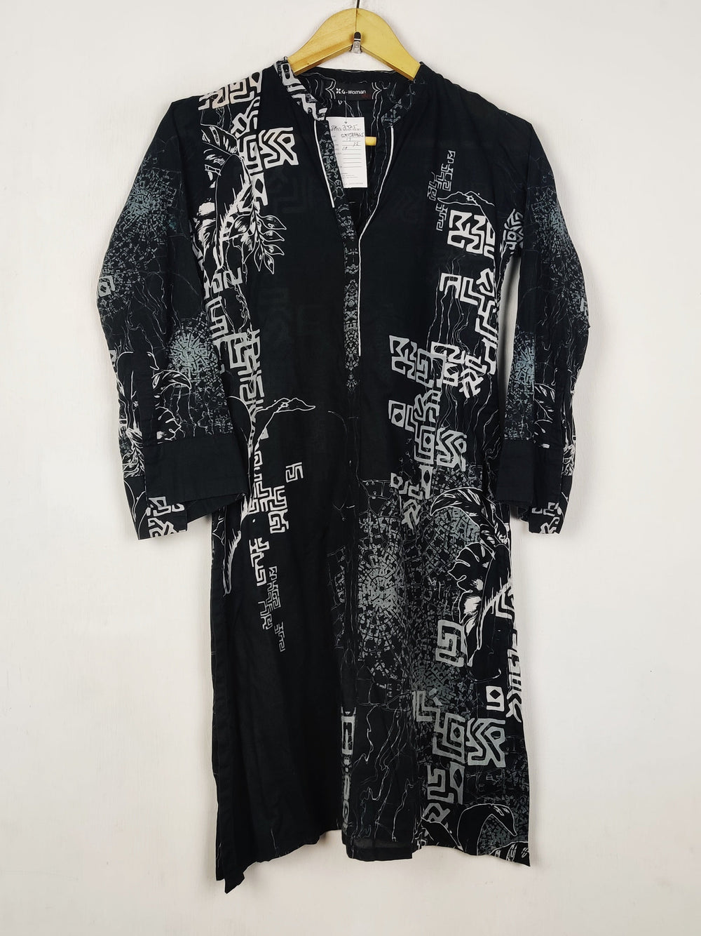 Buy online pre-used pre-loved 100% authentic & Original branded J.Pret (BK-7425) available in Pakistan. Top international brands avilable.